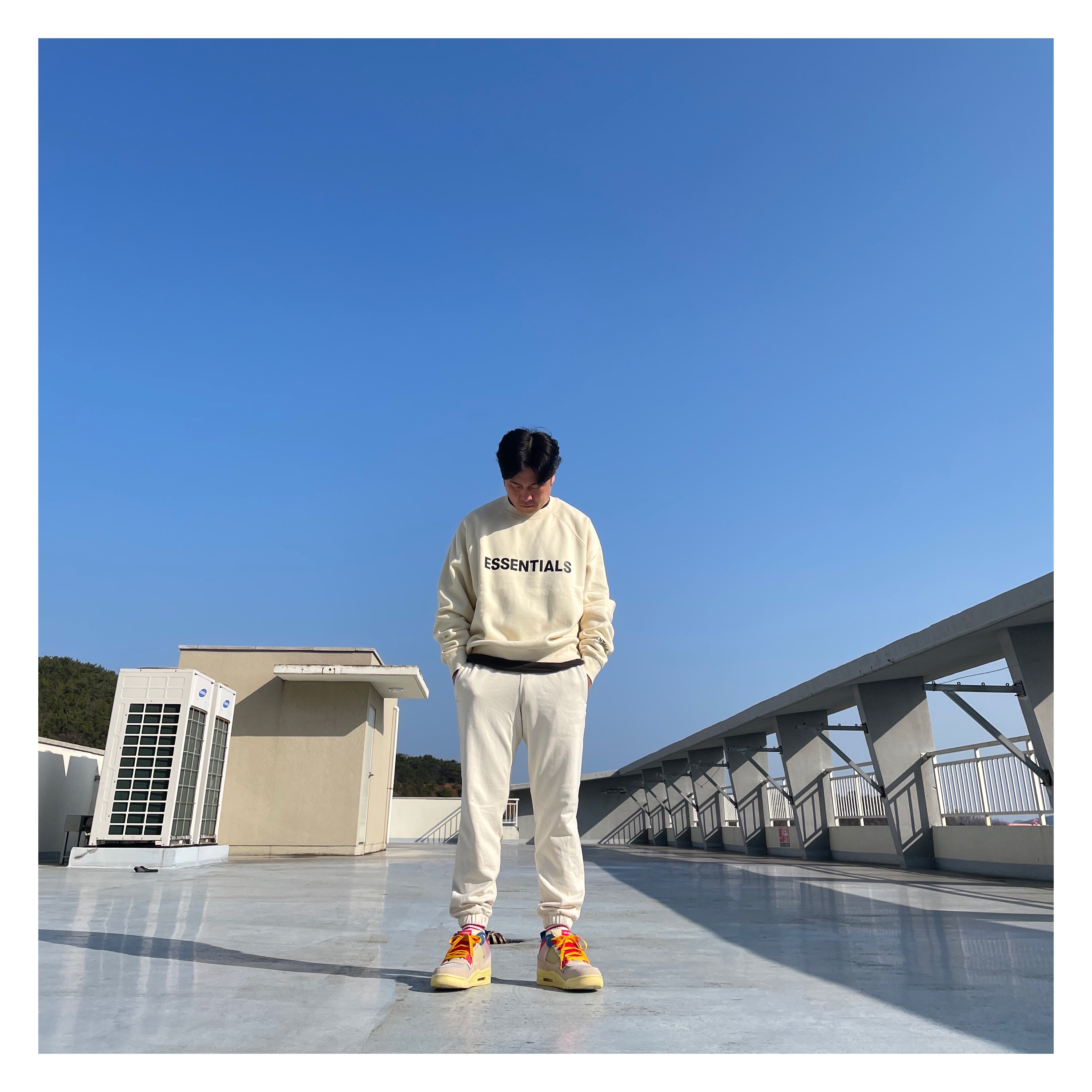 Essentials 3D Silicon Applique Crewneck Buttercream 2020, Jordan 4 x Union Retro Guava Ice 착용 스타일 - 2