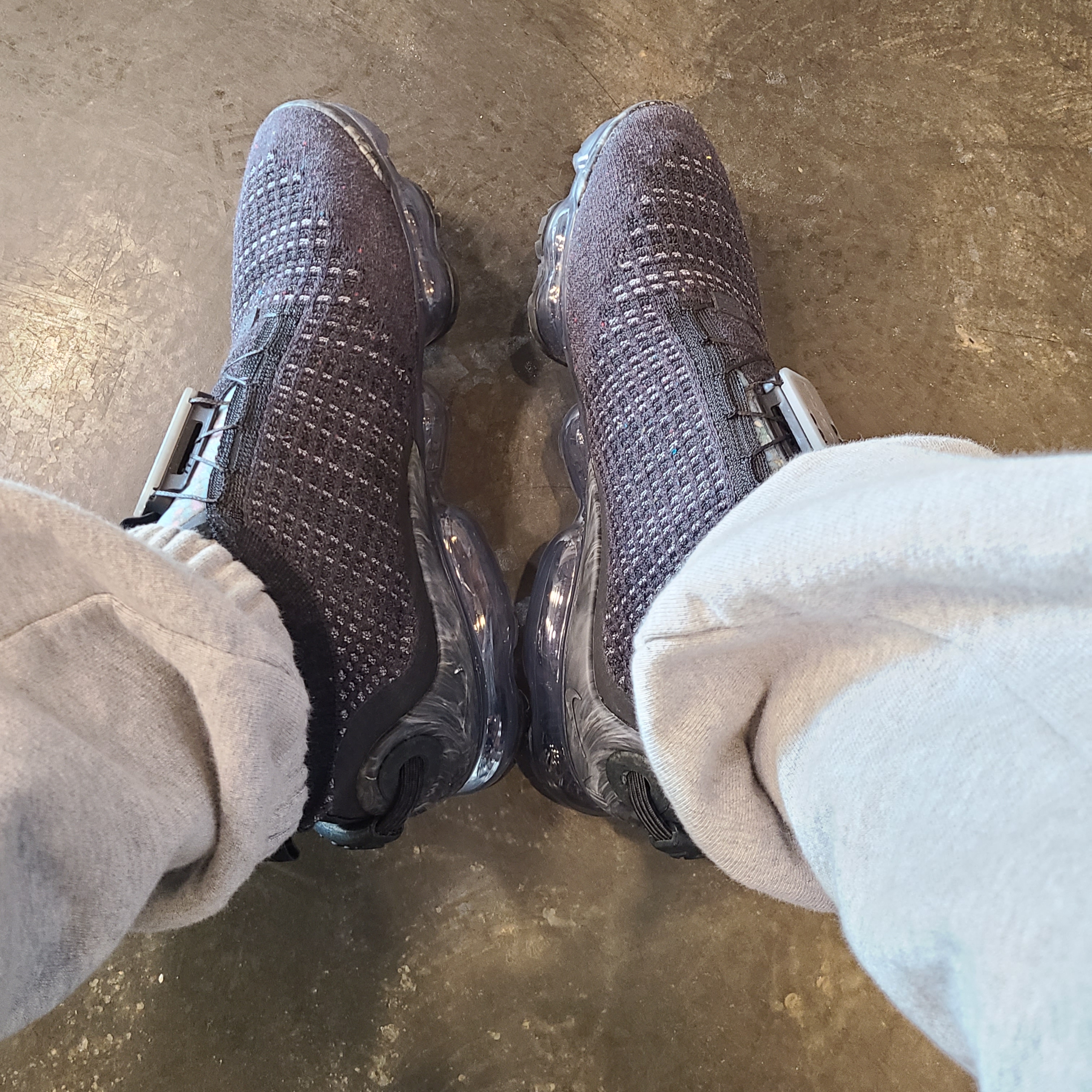 Nike Air VaporMax 2020 Flyknit Black Dark Grey 착용 스타일