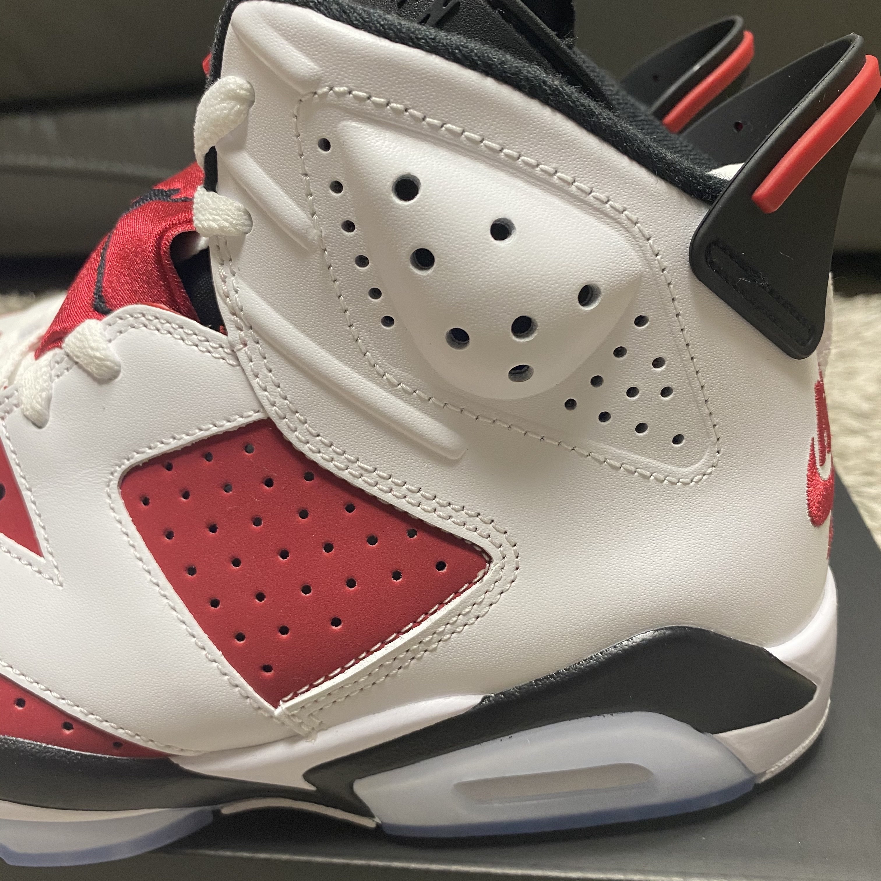 Jordan 6 Retro Carmine 2021 착용 스타일 - 3