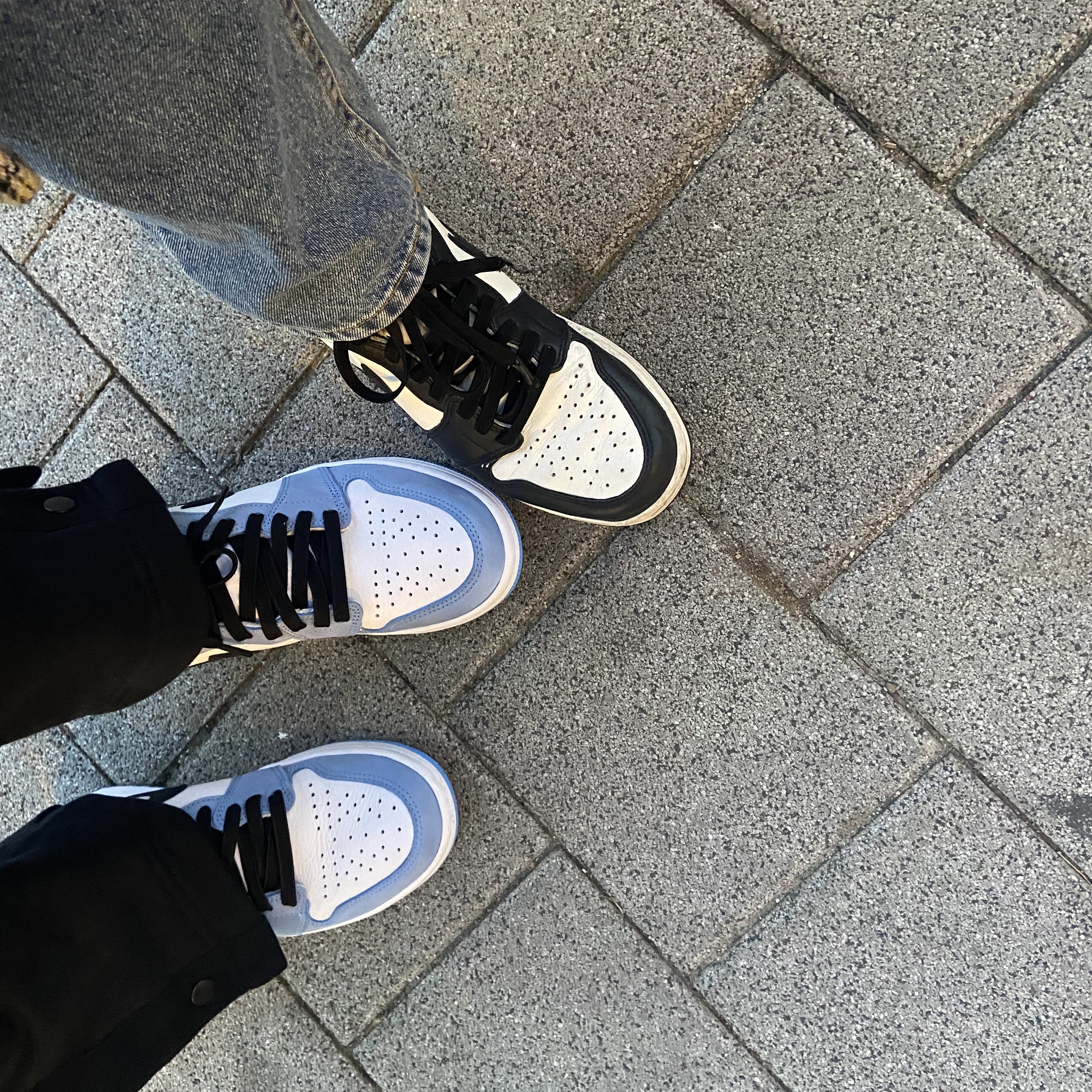 Jordan 1 Retro High OG University Blue 착용 스타일 - 3