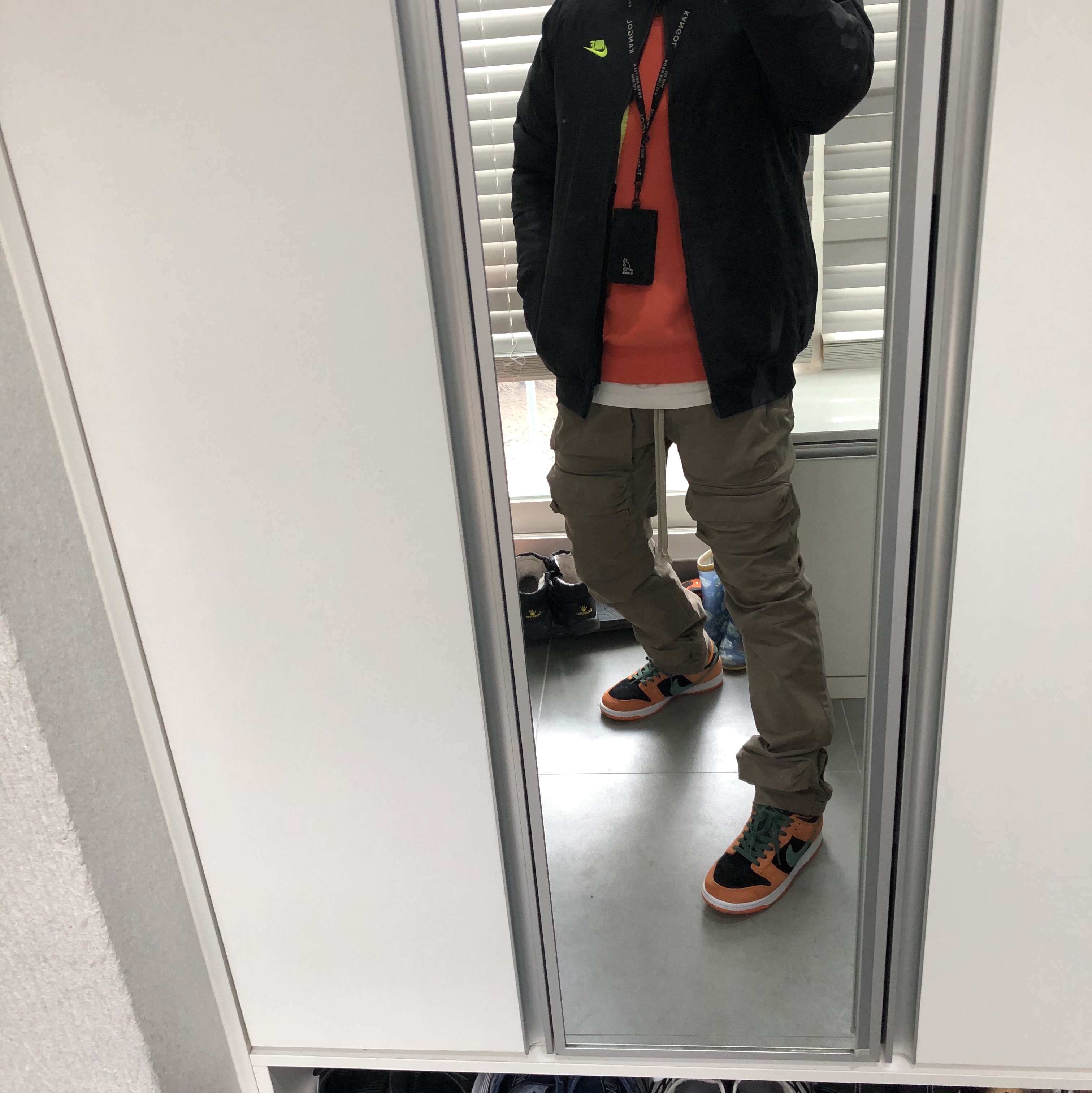 Nike Dunk Low SP Ceramic, Nike Big Swoosh Full Zip Jacket Black Volt 착용 스타일