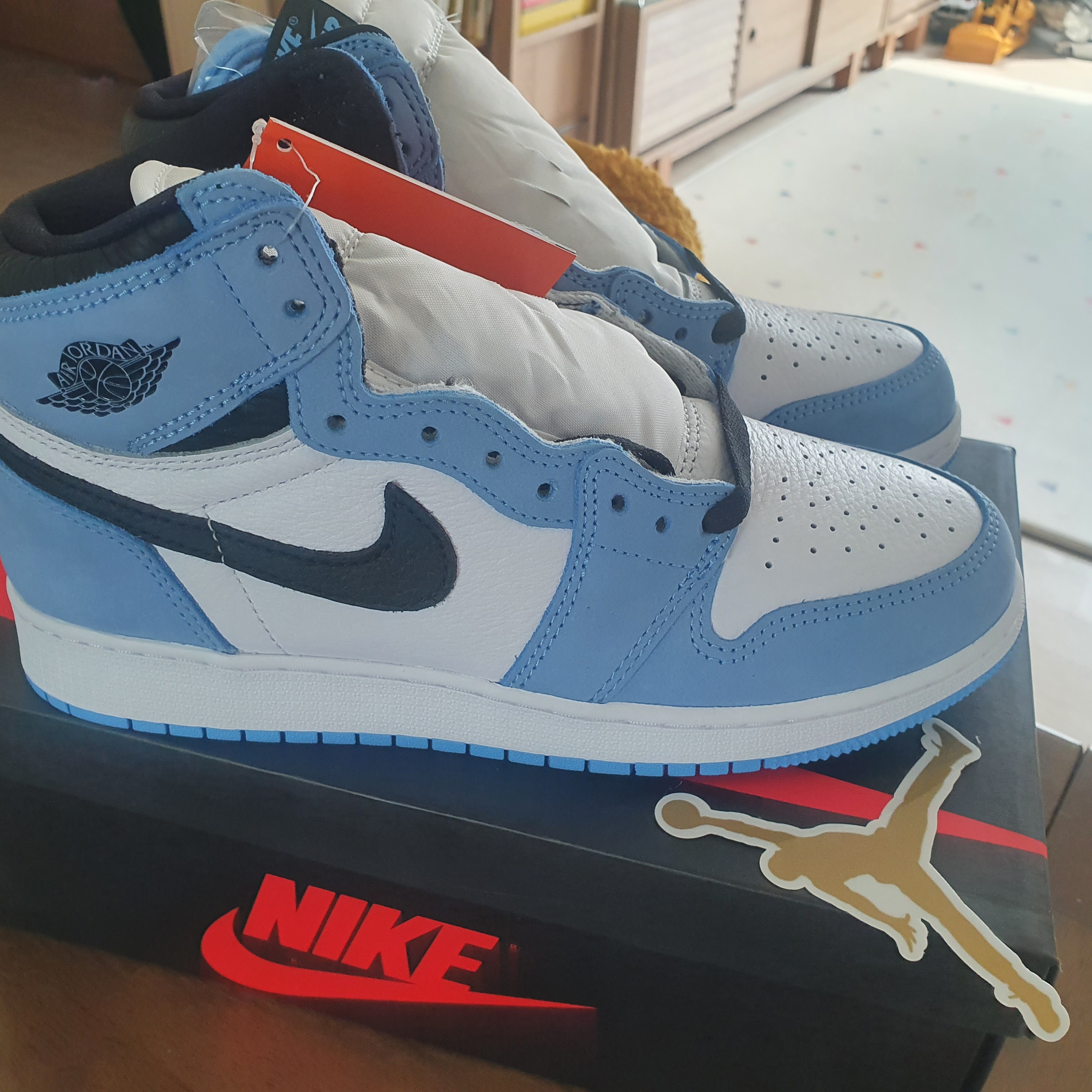 (GS) Jordan 1 Retro High OG University Blue 착용 스타일 - 1