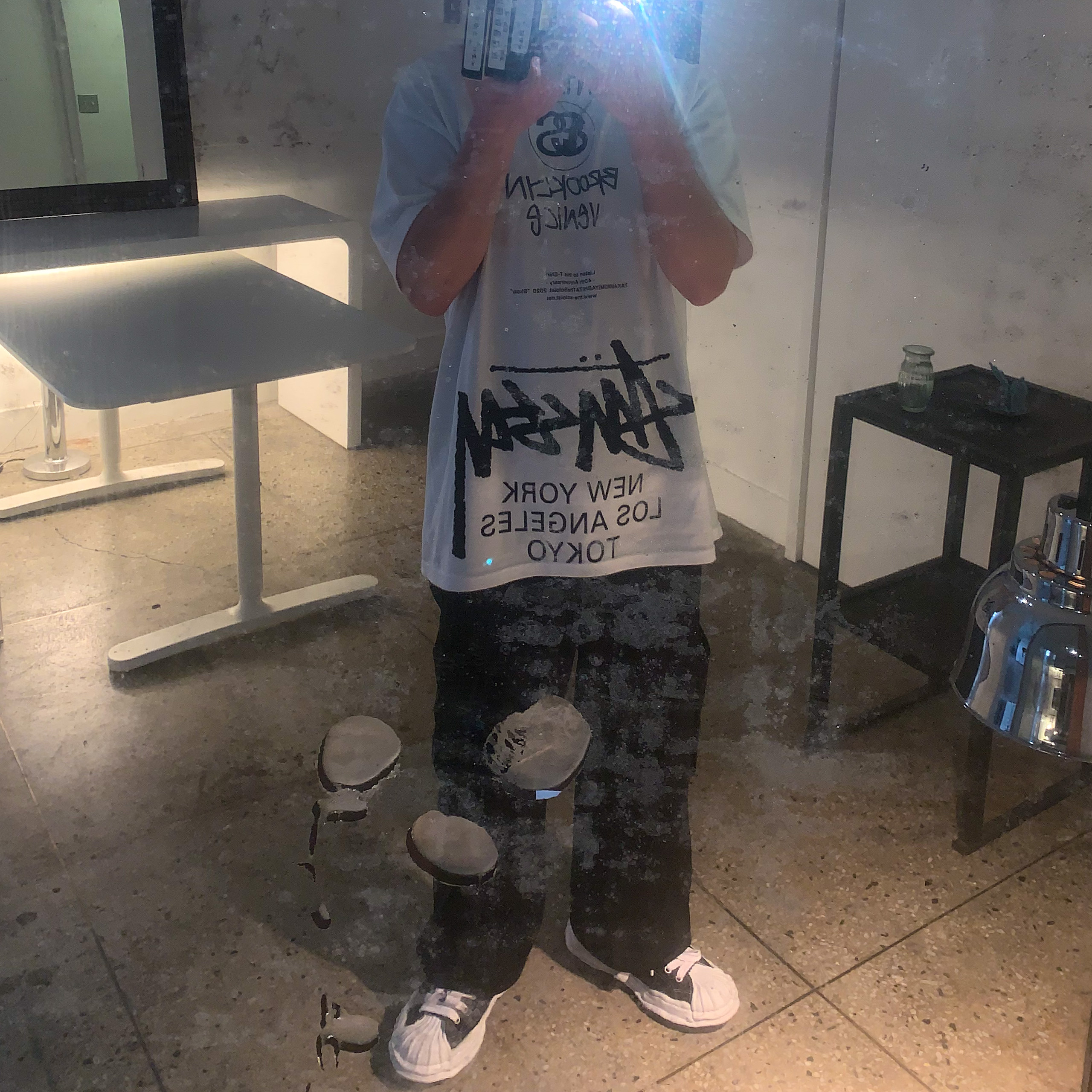 Stussy x Takahiromiyashita The Soloist 40 WT T-Shirt, Maison Mihara Yasuhiro Blakey OG Sole Canvas Low-top Sneakers Black 착용 스타일
