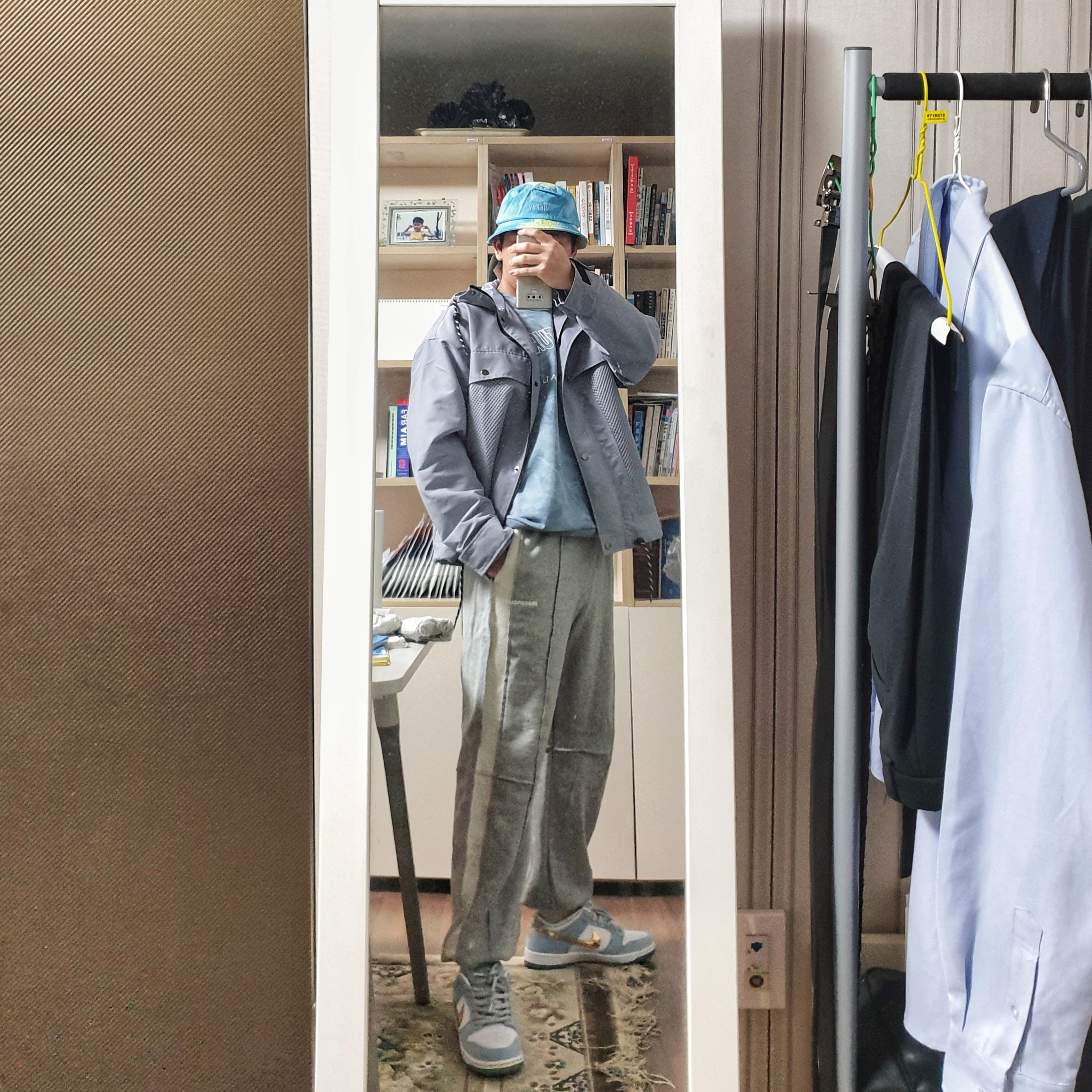Nike x Sean Cliver SB Dunk Low Holiday Special 착용 스타일 - 1