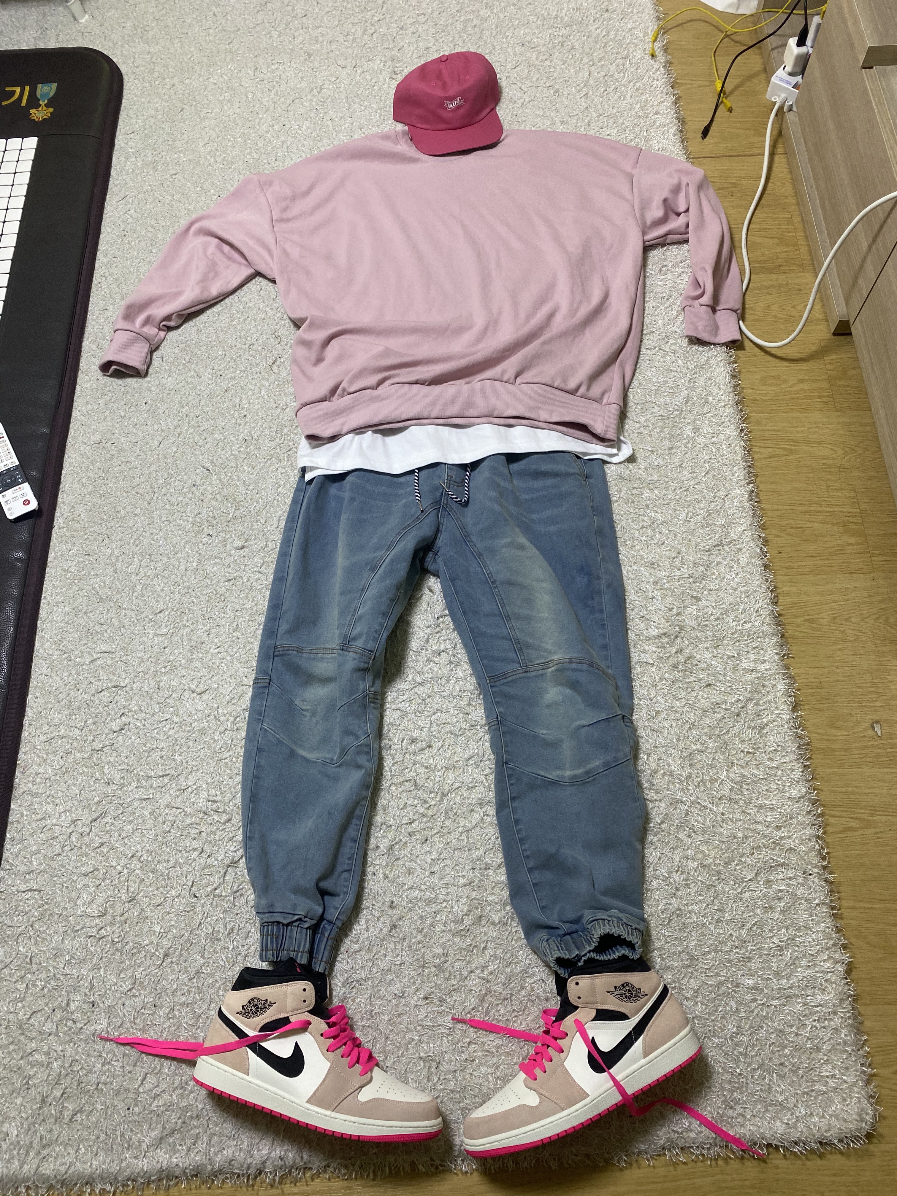 Jordan 1 Mid SE Crimson Tint 착용 스타일 - 1