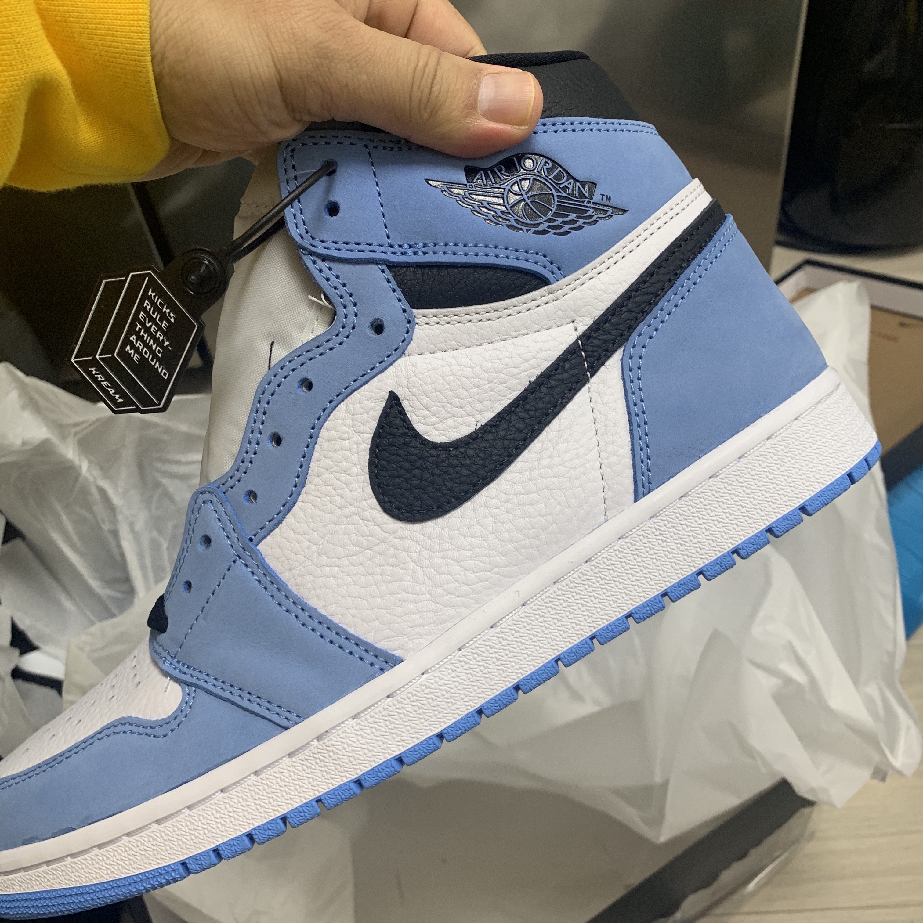 Jordan 1 Retro High OG University Blue 착용 스타일 - 2