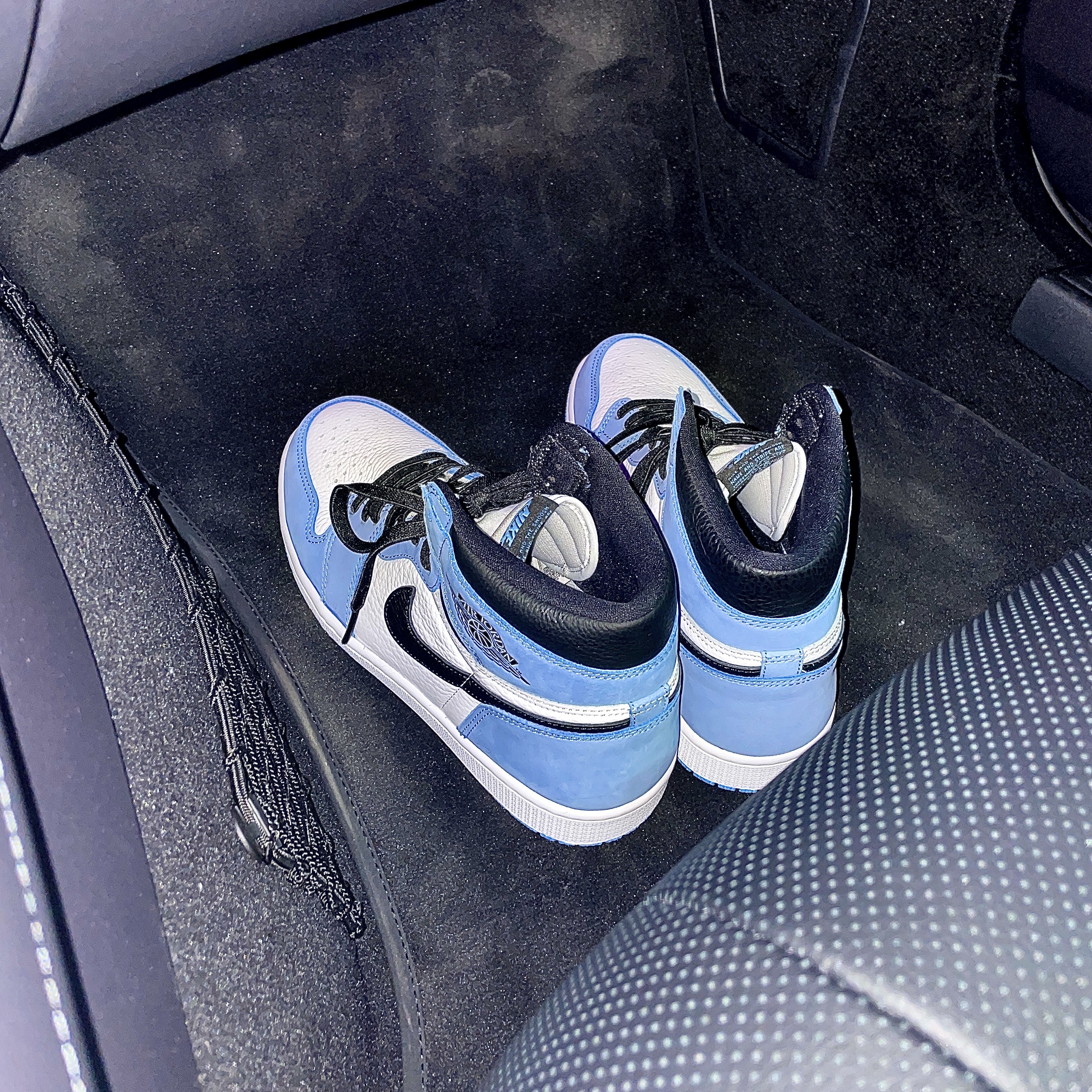 Jordan 1 Retro High OG University Blue 착용 스타일