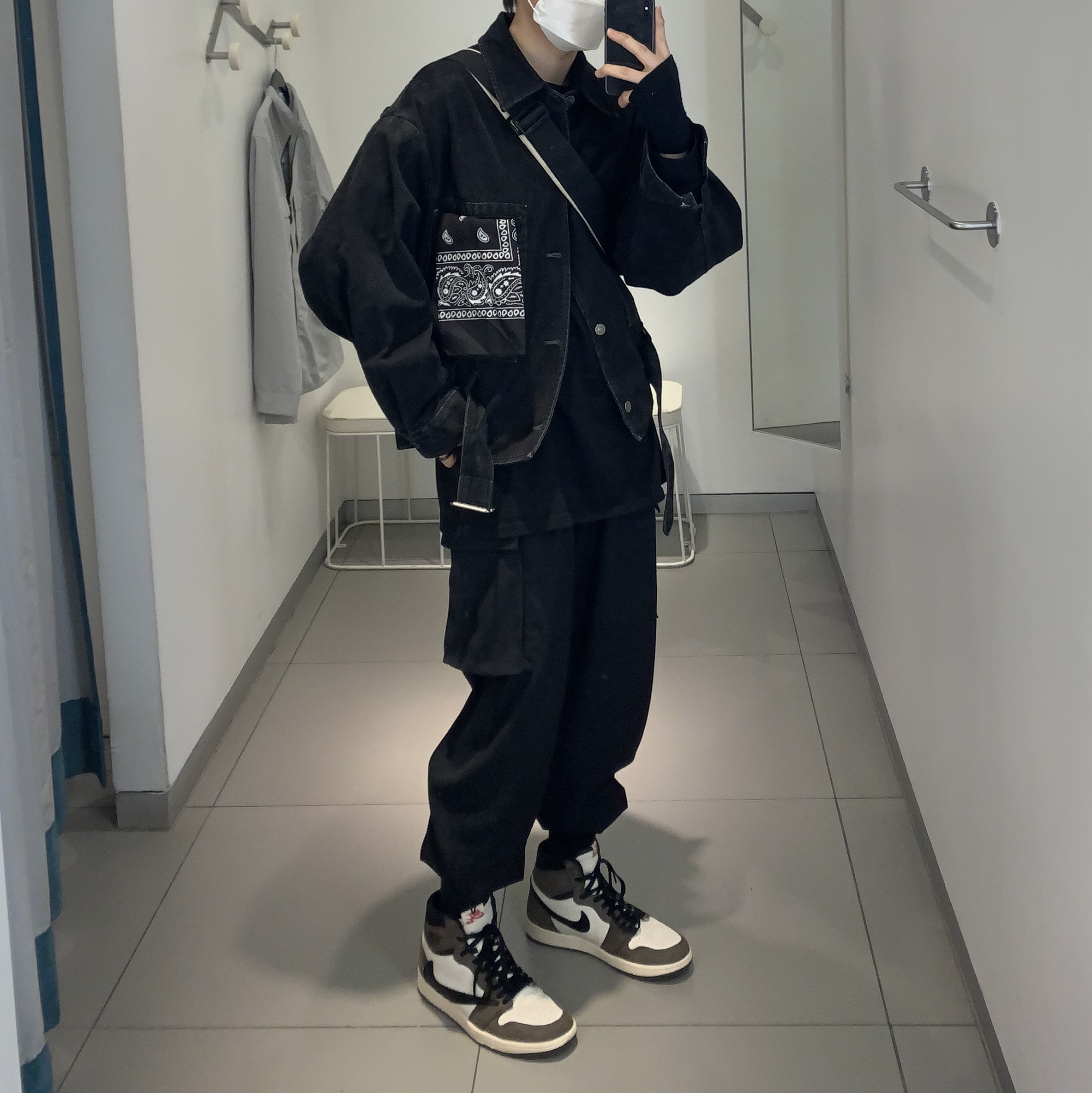 Jordan 1 x Travis Scott Retro High OG SP Mocha 착용 스타일 - 1