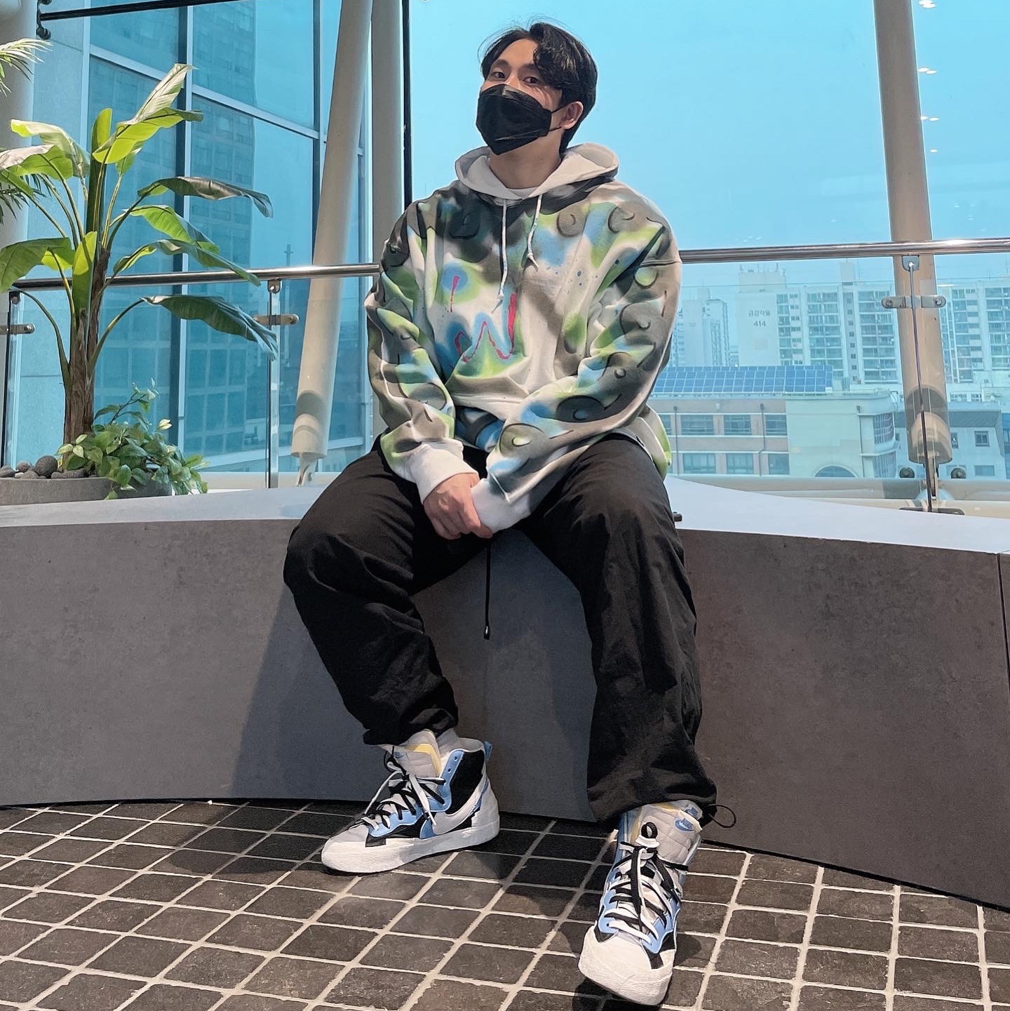 Nike x Sacai Blazer Mid White Black Legend Blue 착용 스타일