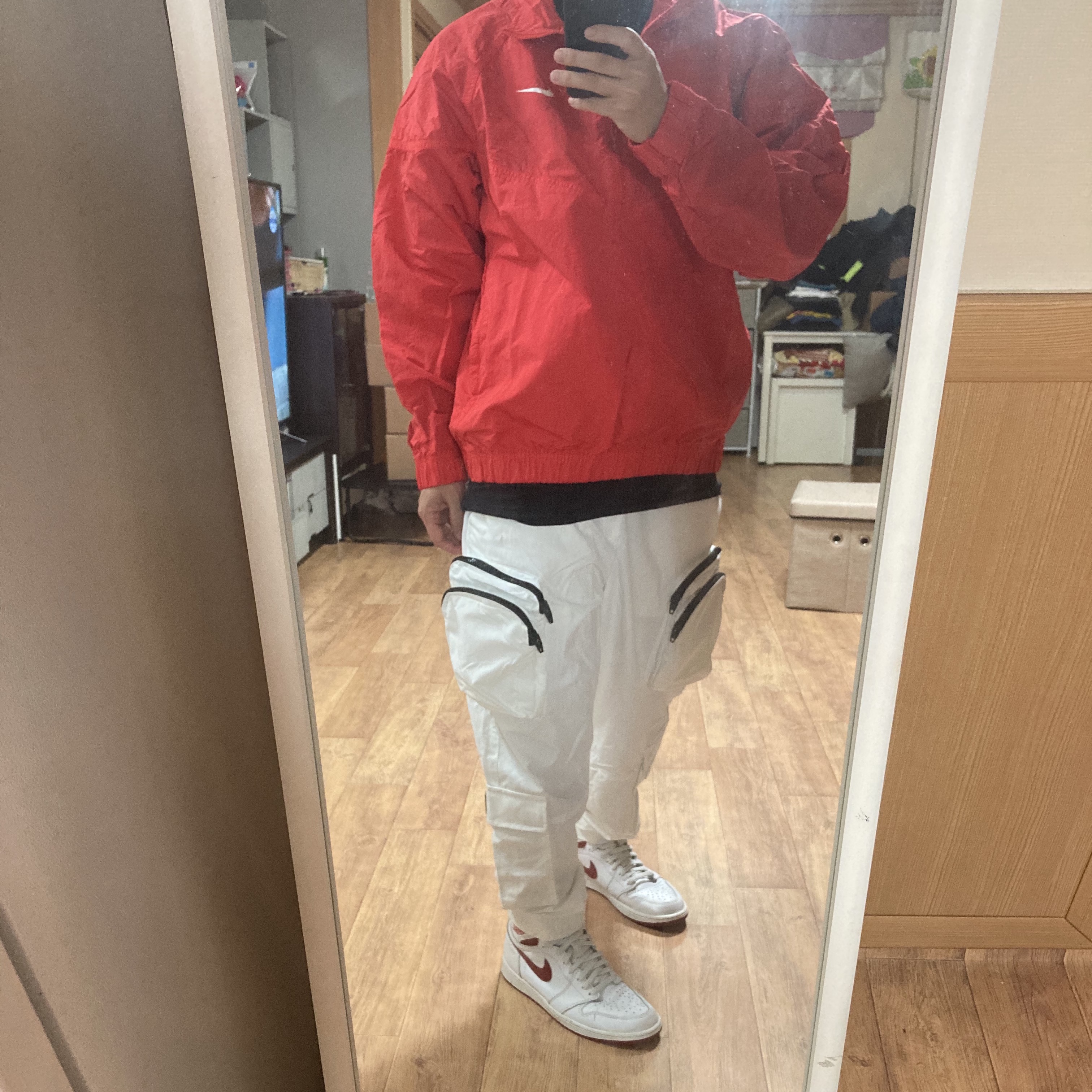 Jordan 1 Retro Metallic Red 2017, Nike x Stussy Windrunner Jacket Habanero Red 착용 스타일
