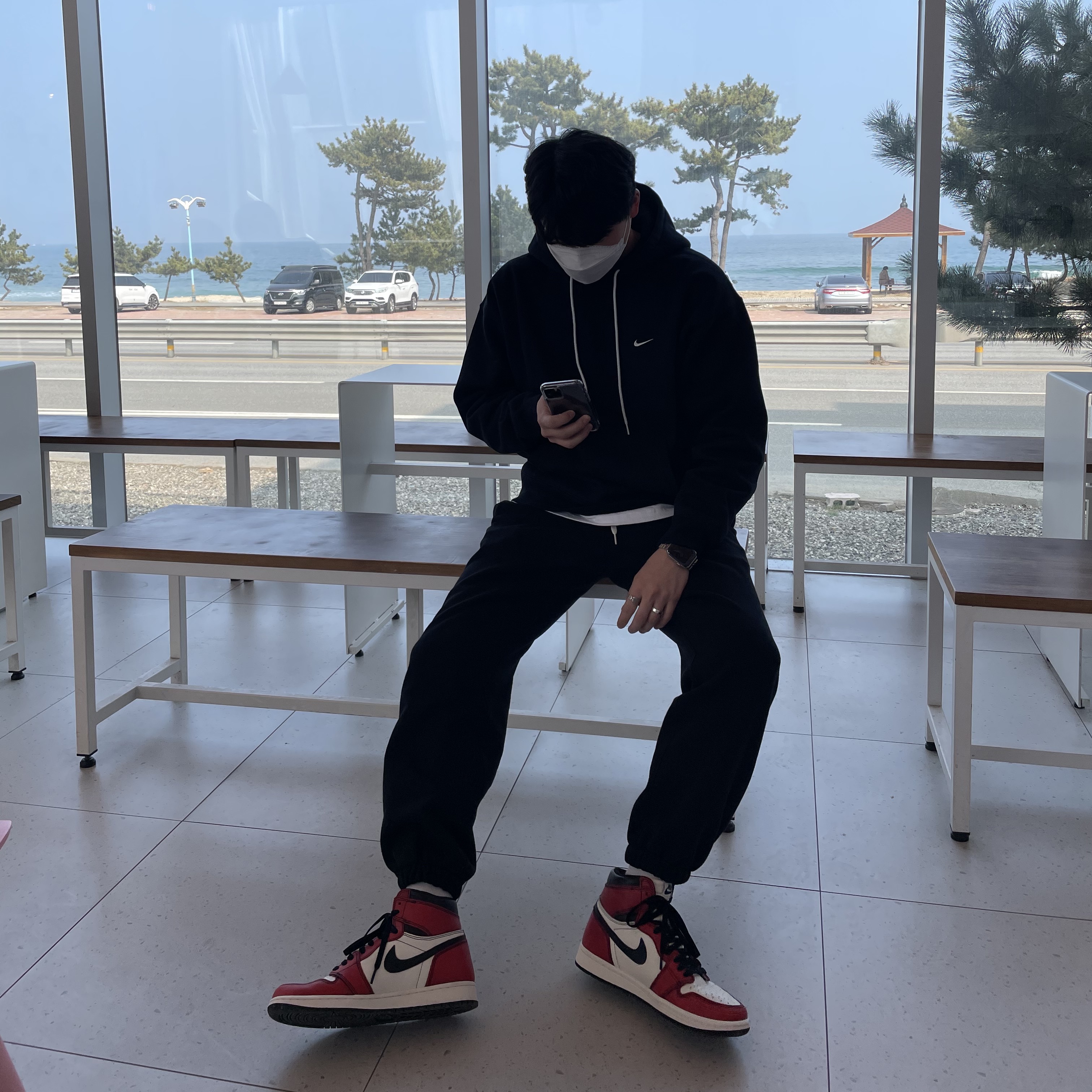 Jordan 1 Retro High OG Defiant SB LA to Chicago, Nike NRG Solo Swoosh Fleece Hoodie Black White - Asia 착용 스타일
