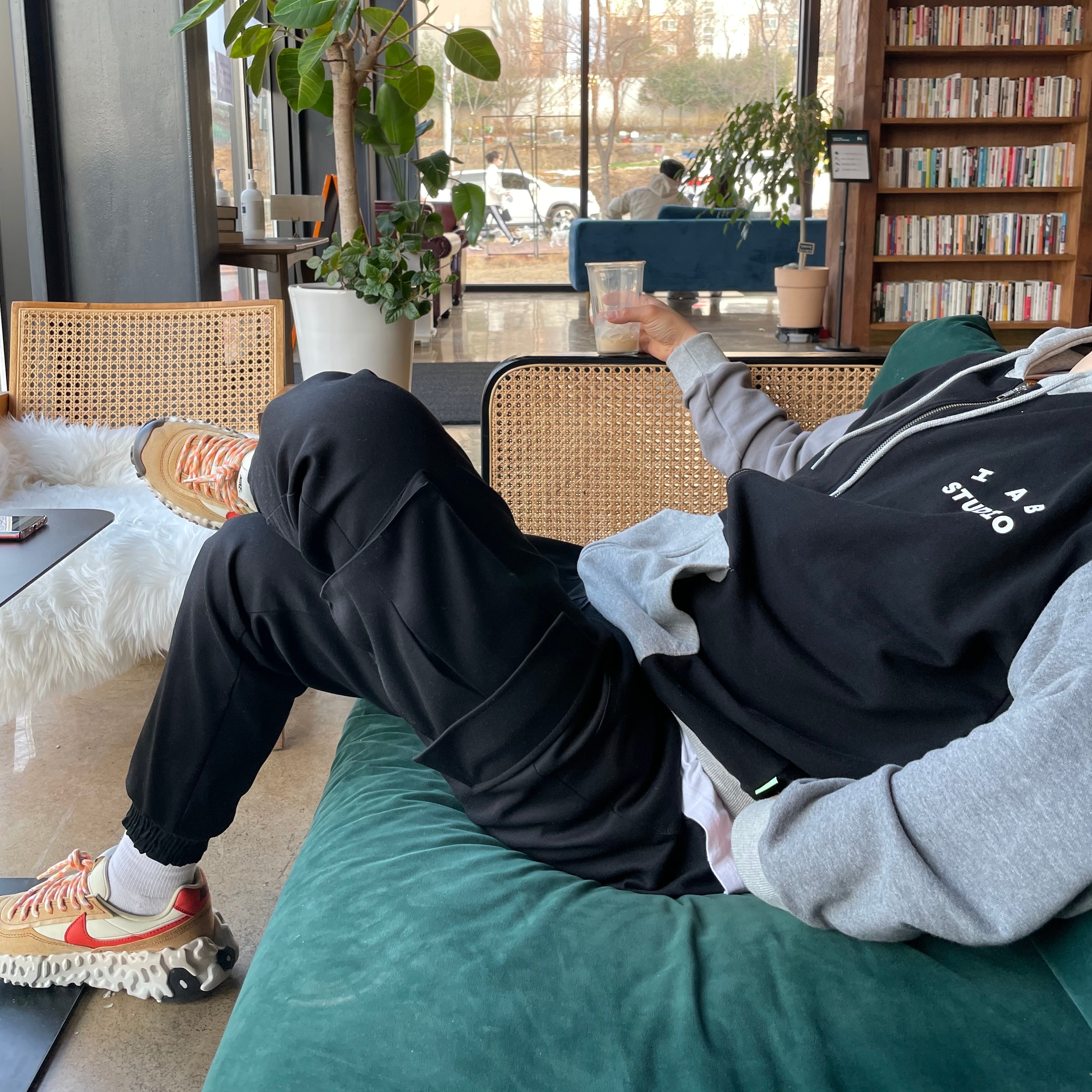 Nike Overbreak SP Fossil, IAB Studio x Niniz Zip-up Hoodie 착용 스타일 - 2
