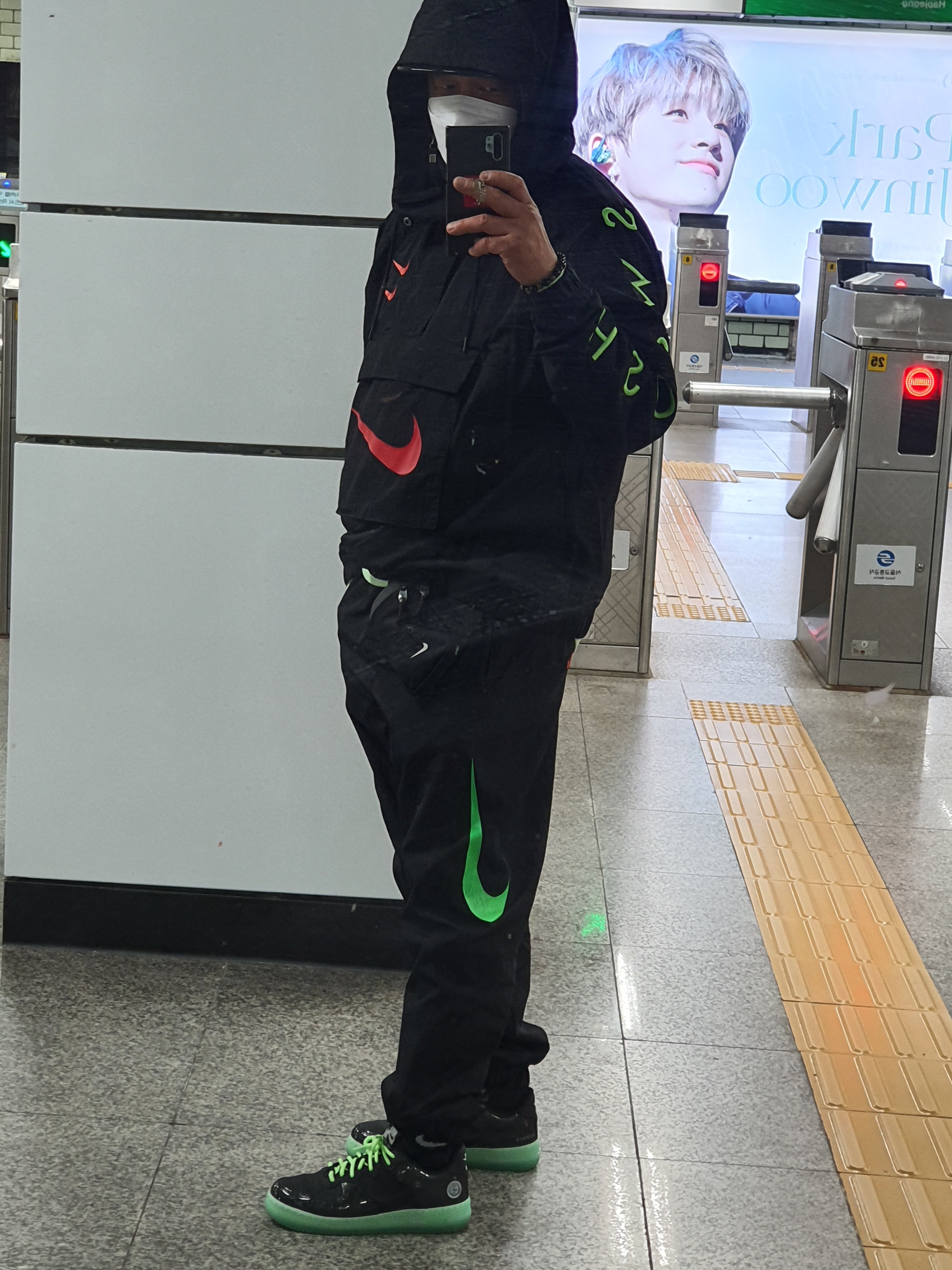 Nike Air Force 1 React LV8 Barely Green 착용 스타일 - 3