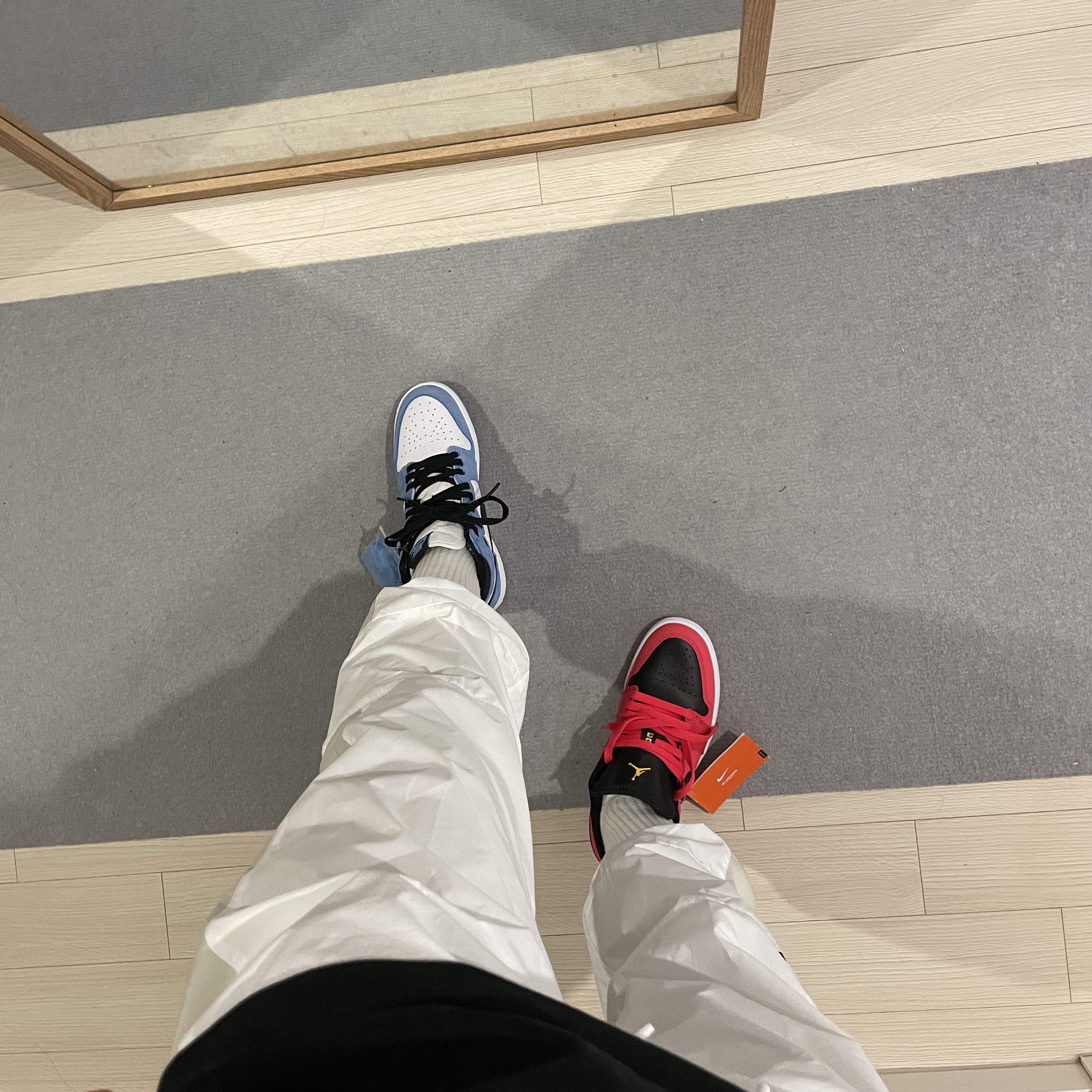 (W) Jordan 1 Low Siren Red, (GS) Jordan 1 Retro High OG University Blue 착용 스타일