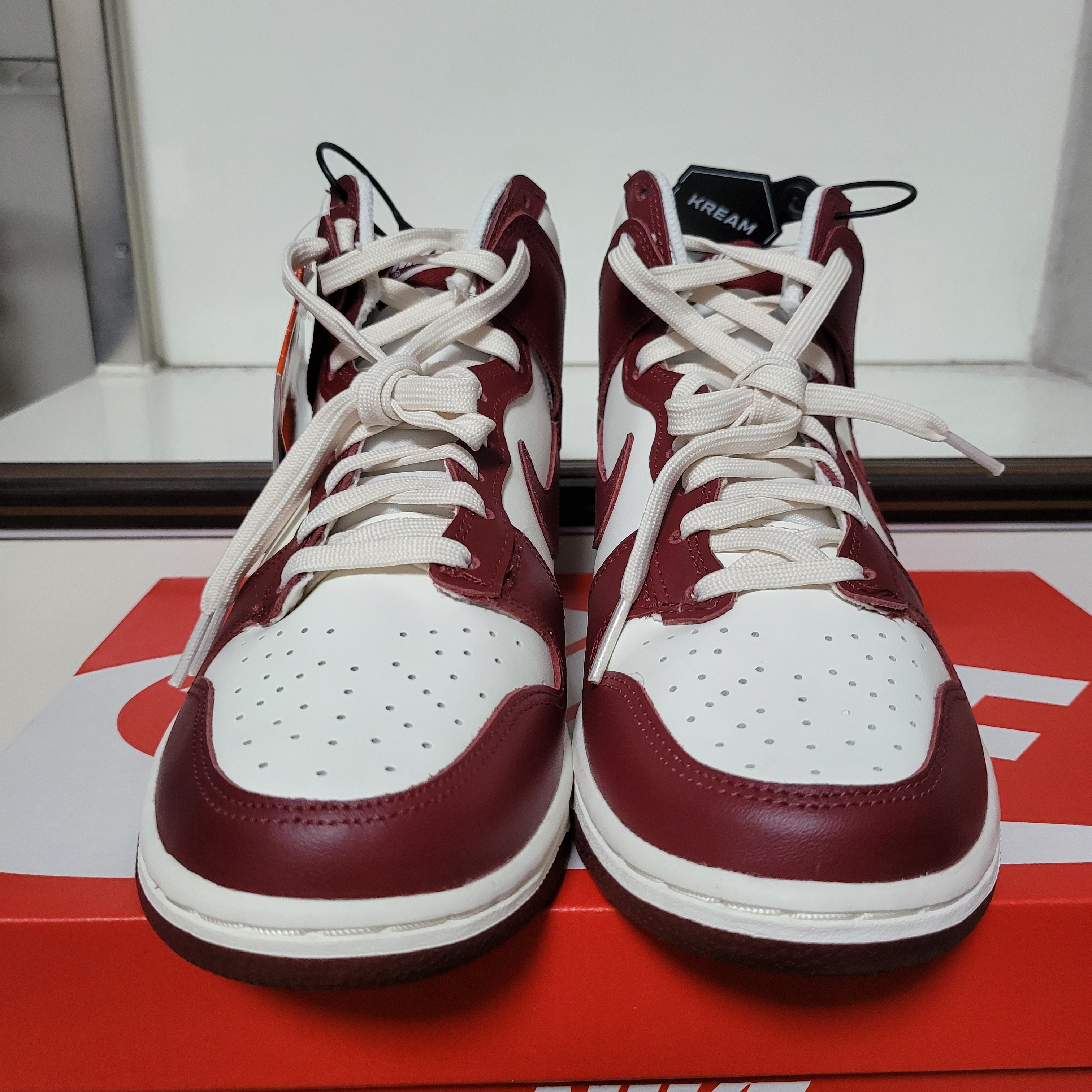 (W) Nike Dunk High Team Red 착용 스타일