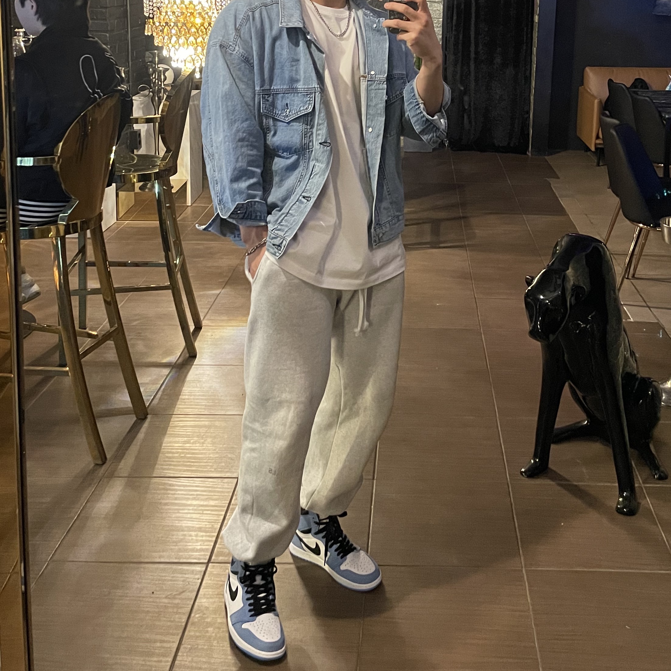 Jordan 1 Retro High OG University Blue 착용 스타일