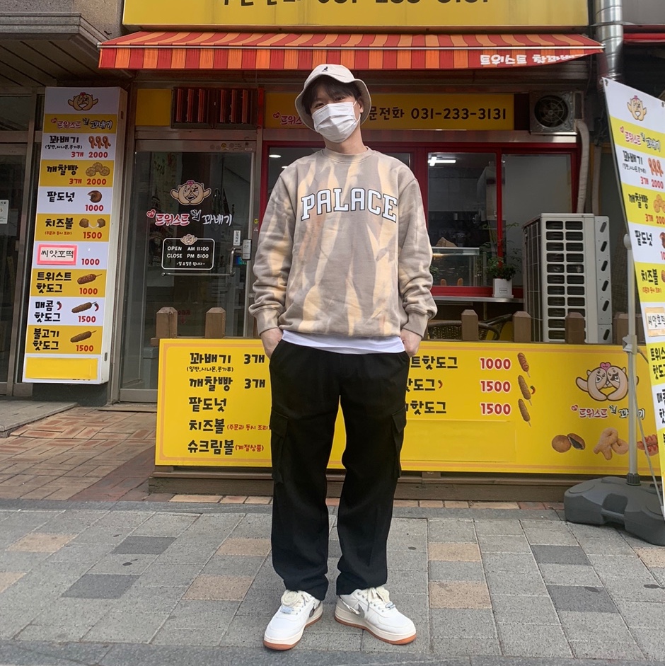 Nike x Travis Scott Air Force 1 Low Sail 착용 스타일