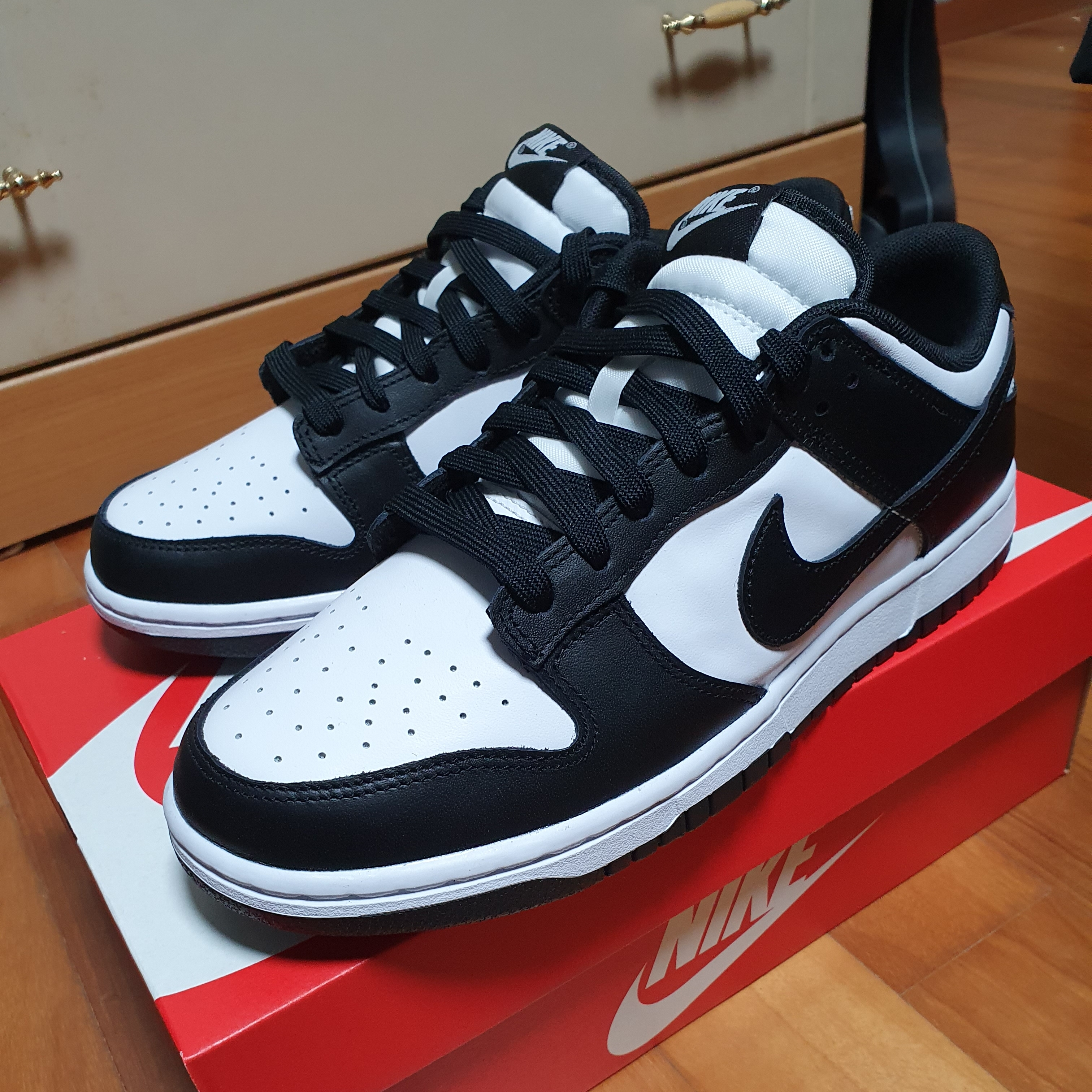 Nike Dunk Low Retro Black 착용 스타일 - 1