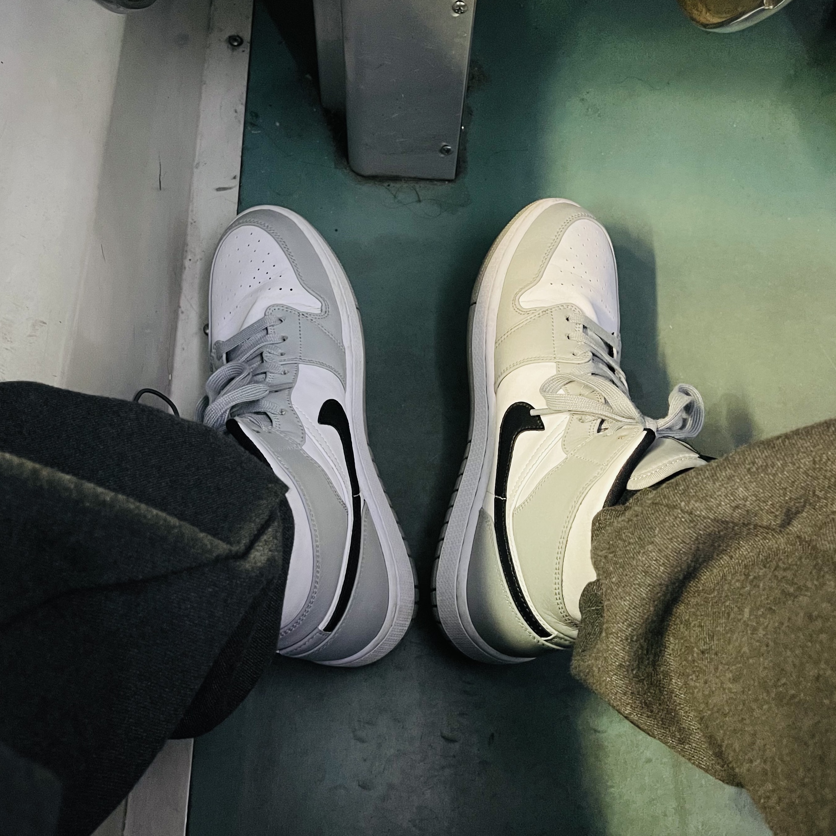 Jordan 1 Mid Light Smoke Grey 착용 스타일
