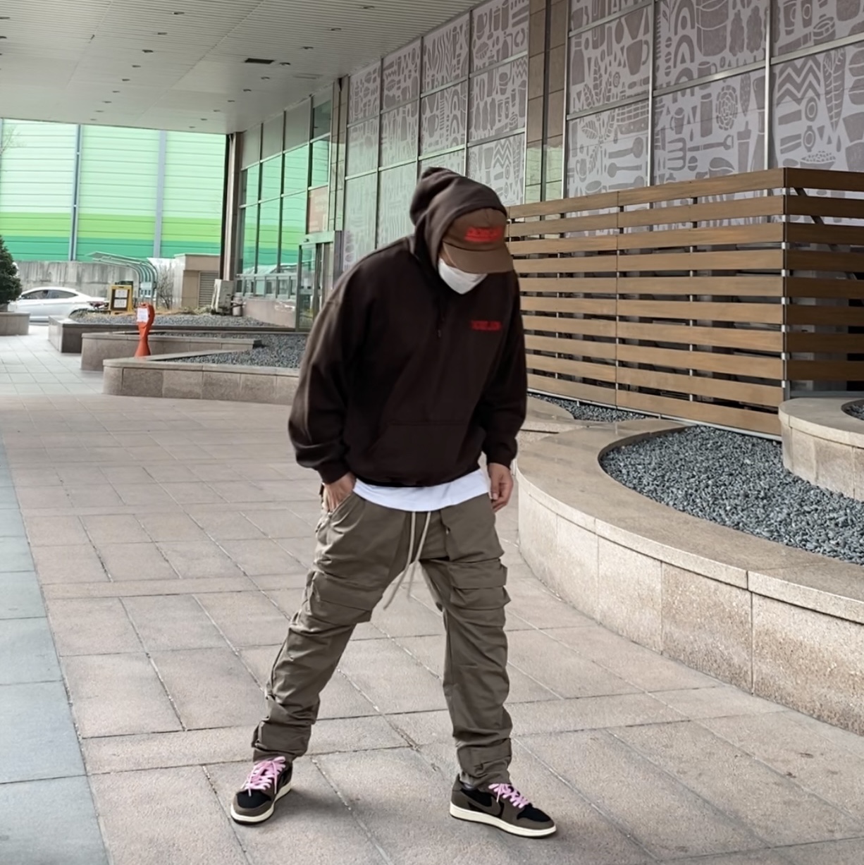 Jordan 1 x Travis Scott Retro Low OG SP Mocha 착용 스타일