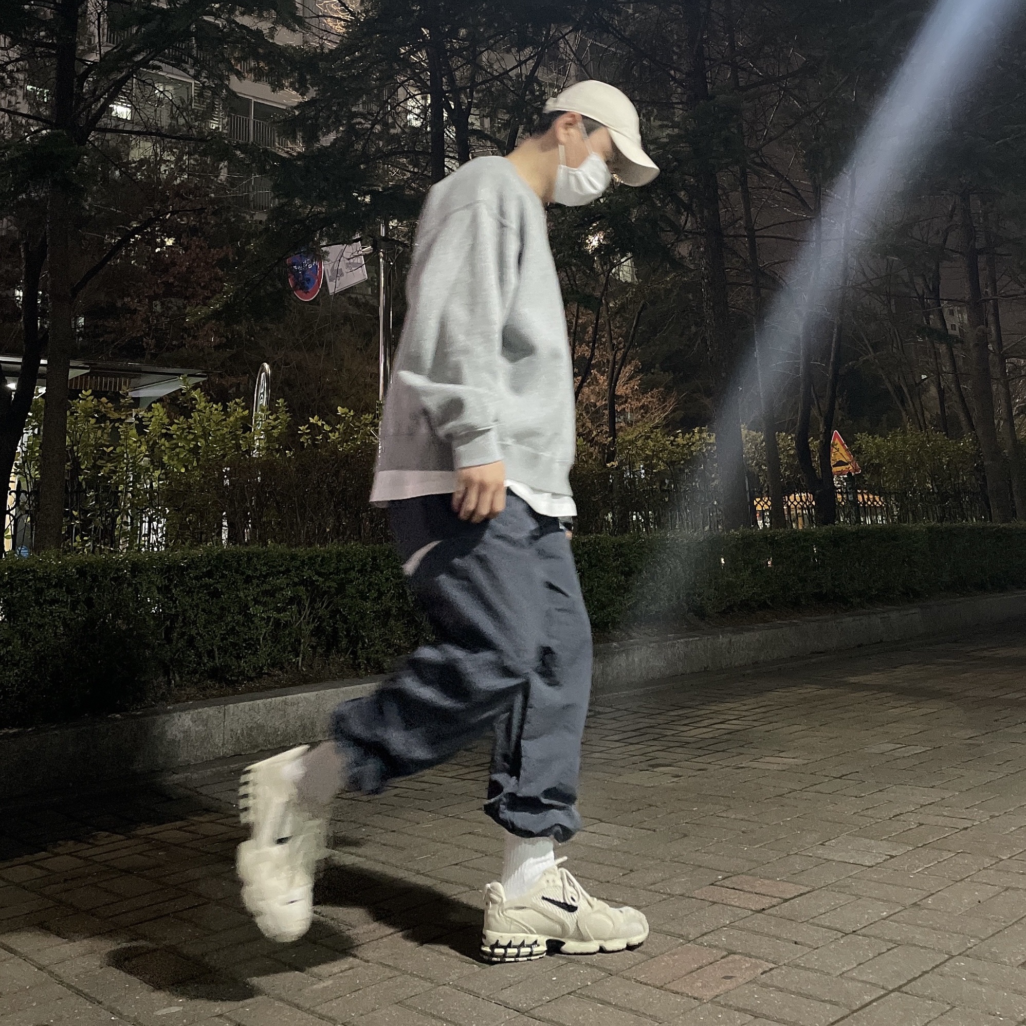 Nike x Stussy Beach Pants Off Noir, Nike x Stussy Air Zoom Spiridon Cage 2 Fossil 착용 스타일 - 1