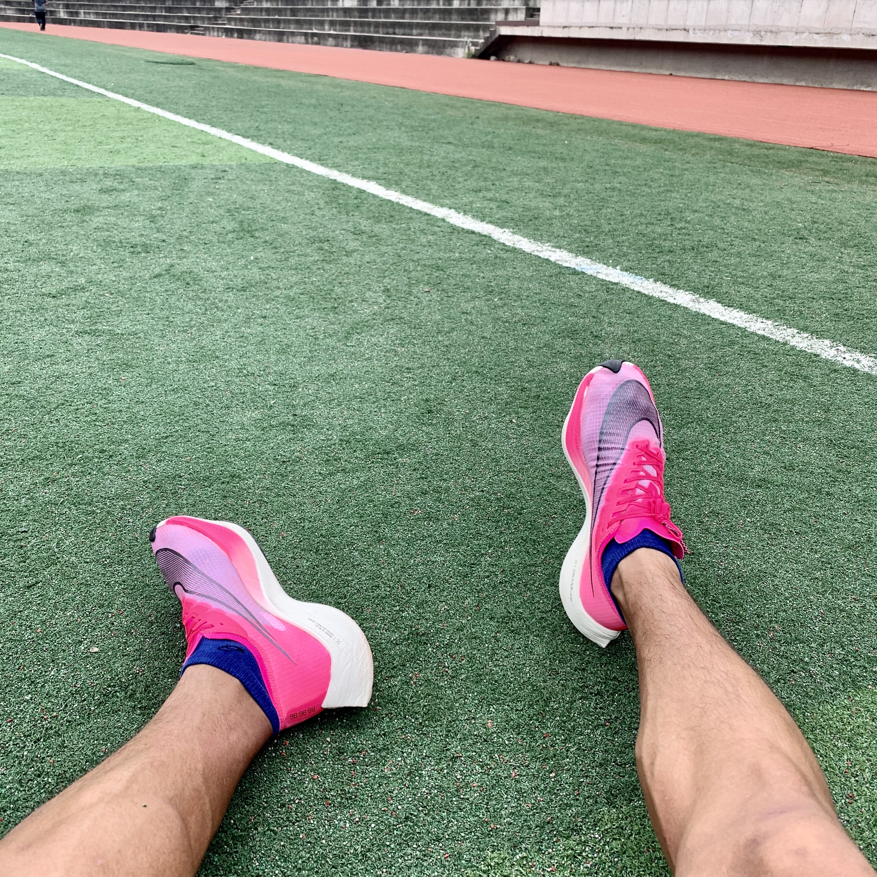 Nike ZoomX Vaporfly Next% Pink Blast 착용 스타일