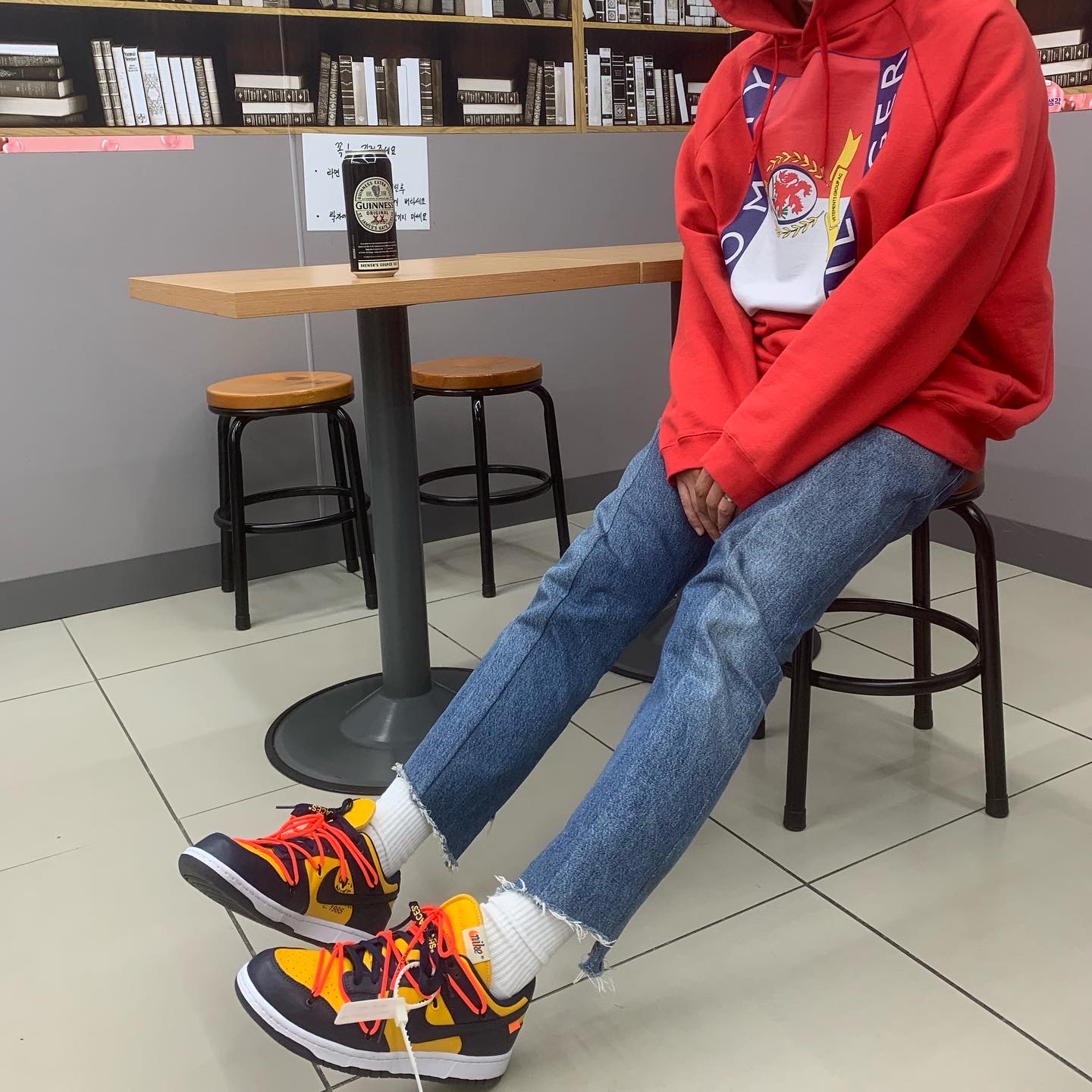 Nike x Off-White Dunk Low University Gold Midnight Navy 착용 스타일