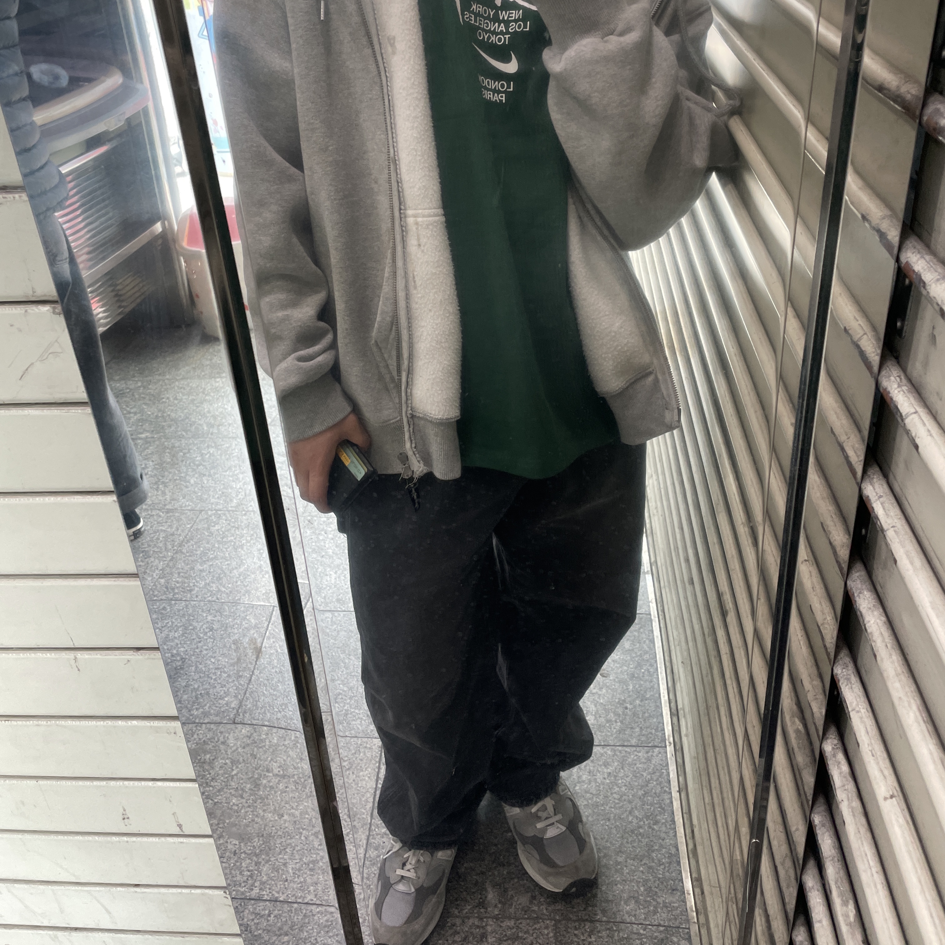 New Balance 992 Made in USA Grey - D Standard, Nike x Stussy WT T-Shirt Green - US/EU 착용 스타일