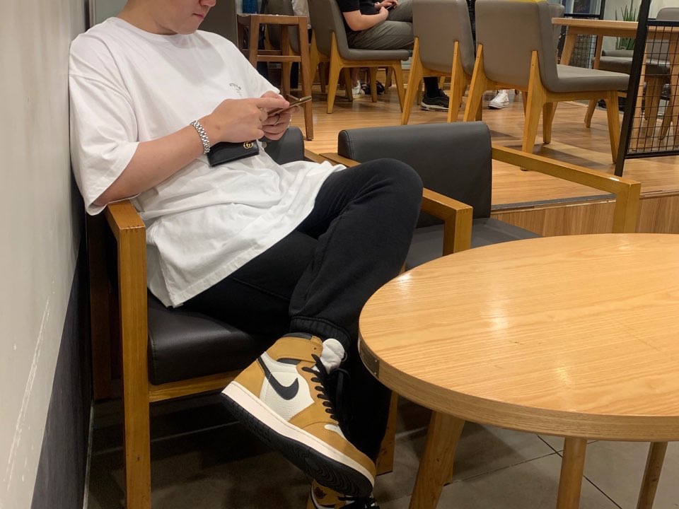 Jordan 1 Retro High Rookie of the Year 착용 스타일