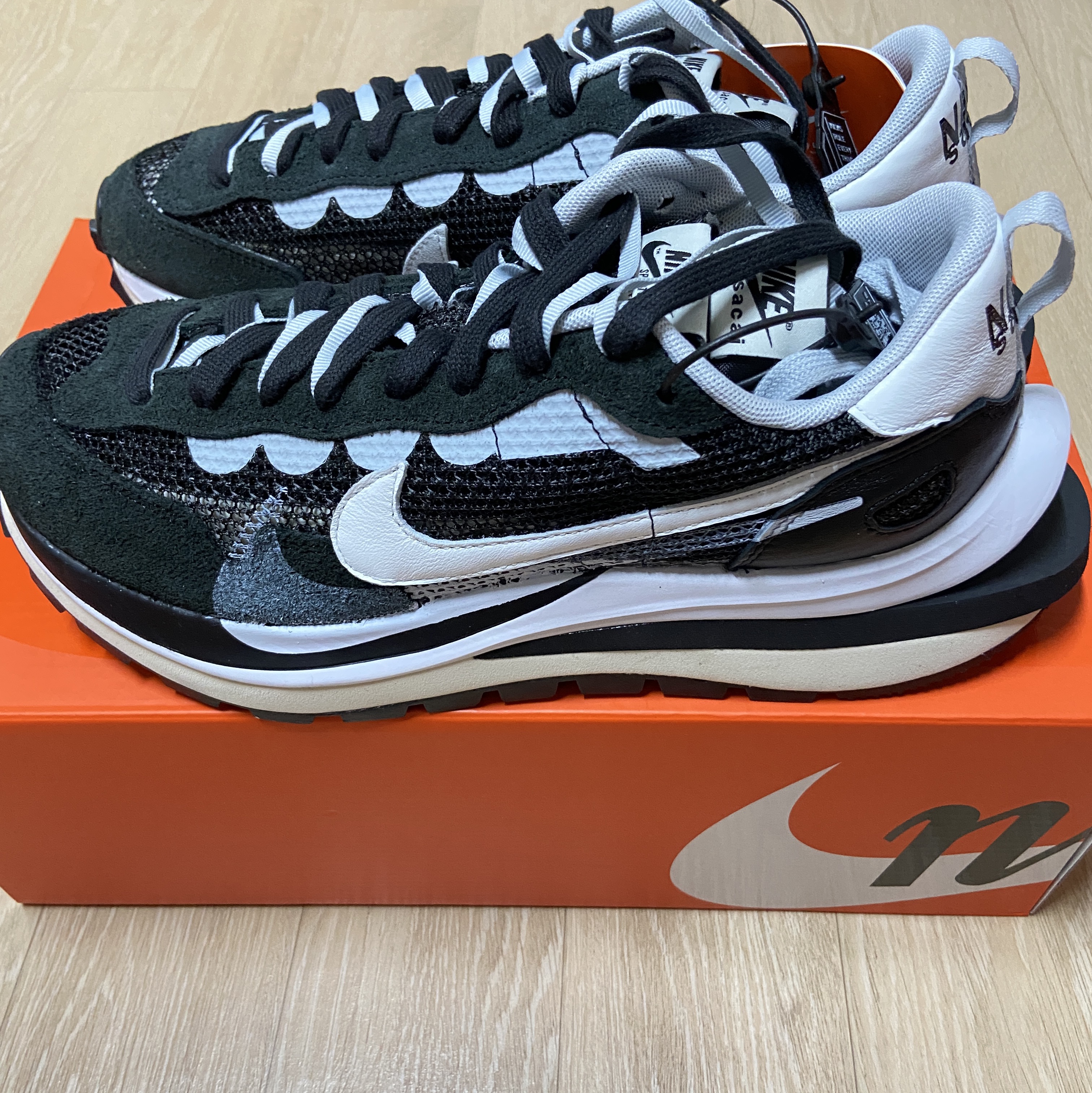 Nike x Sacai VaporWaffle Black White 착용 스타일 - 1