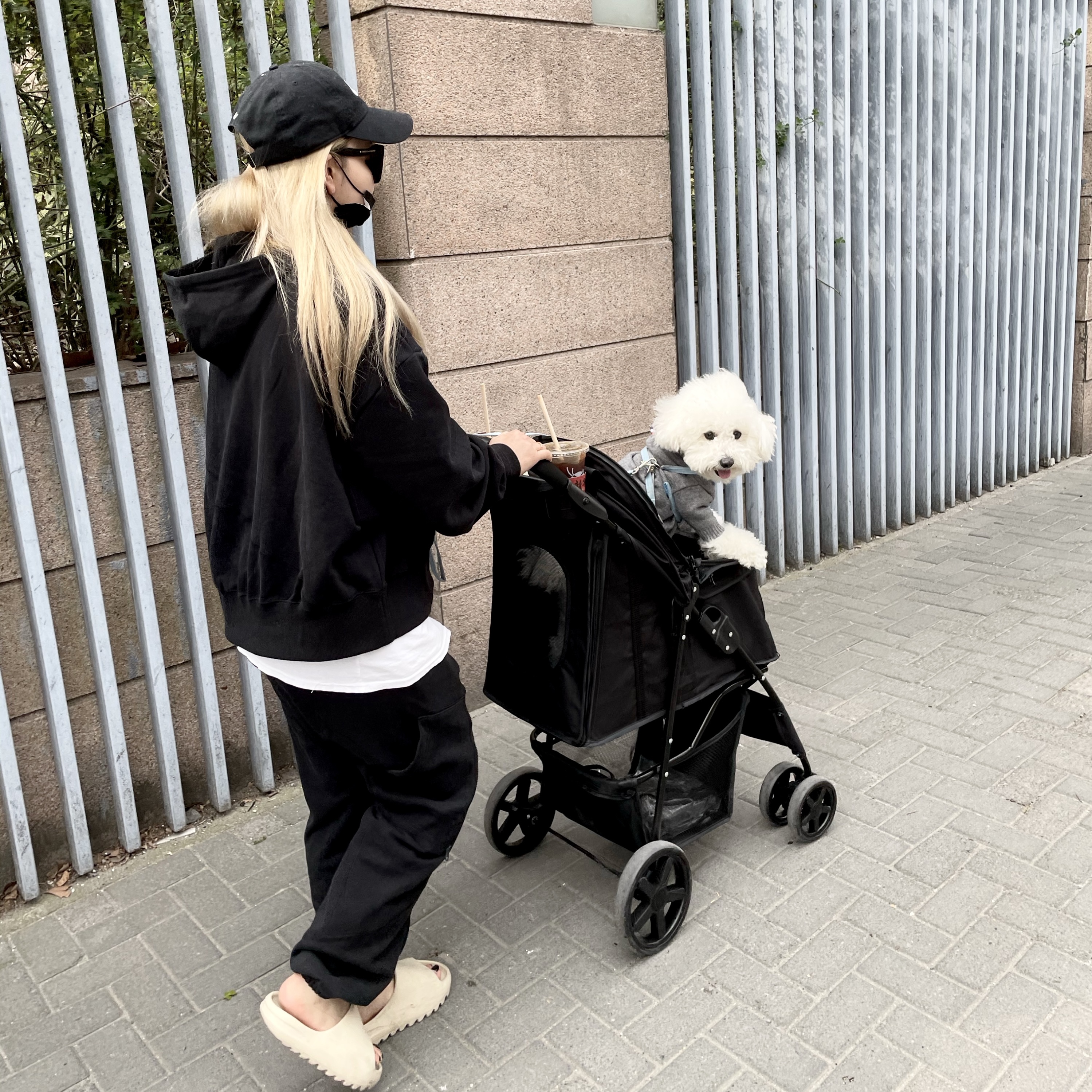 Adidas Yeezy Slide Bone, Nike H86 Korea Cap Black 착용 스타일