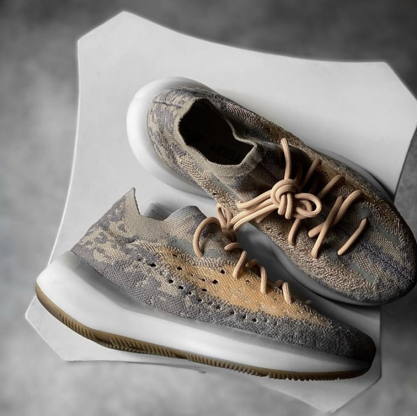 Adidas Yeezy Boost 380 Mist - Non-Reflective 착용 스타일