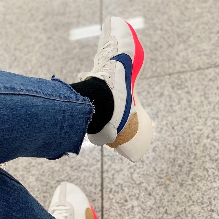 Nike Moon Racer Sail Solar Blue 착용 스타일 - 2
