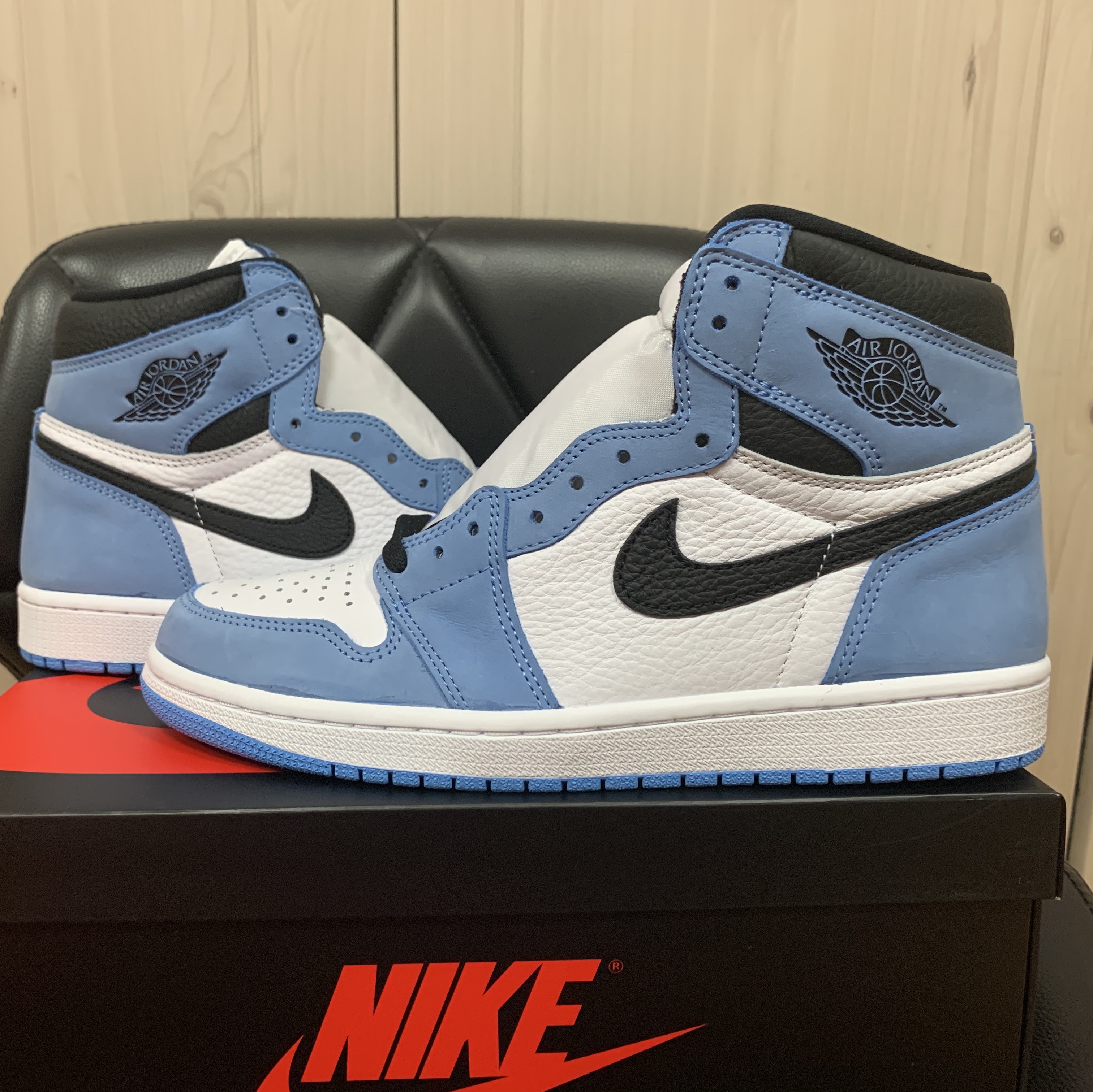 Jordan 1 Retro High OG University Blue 착용 스타일 - 1