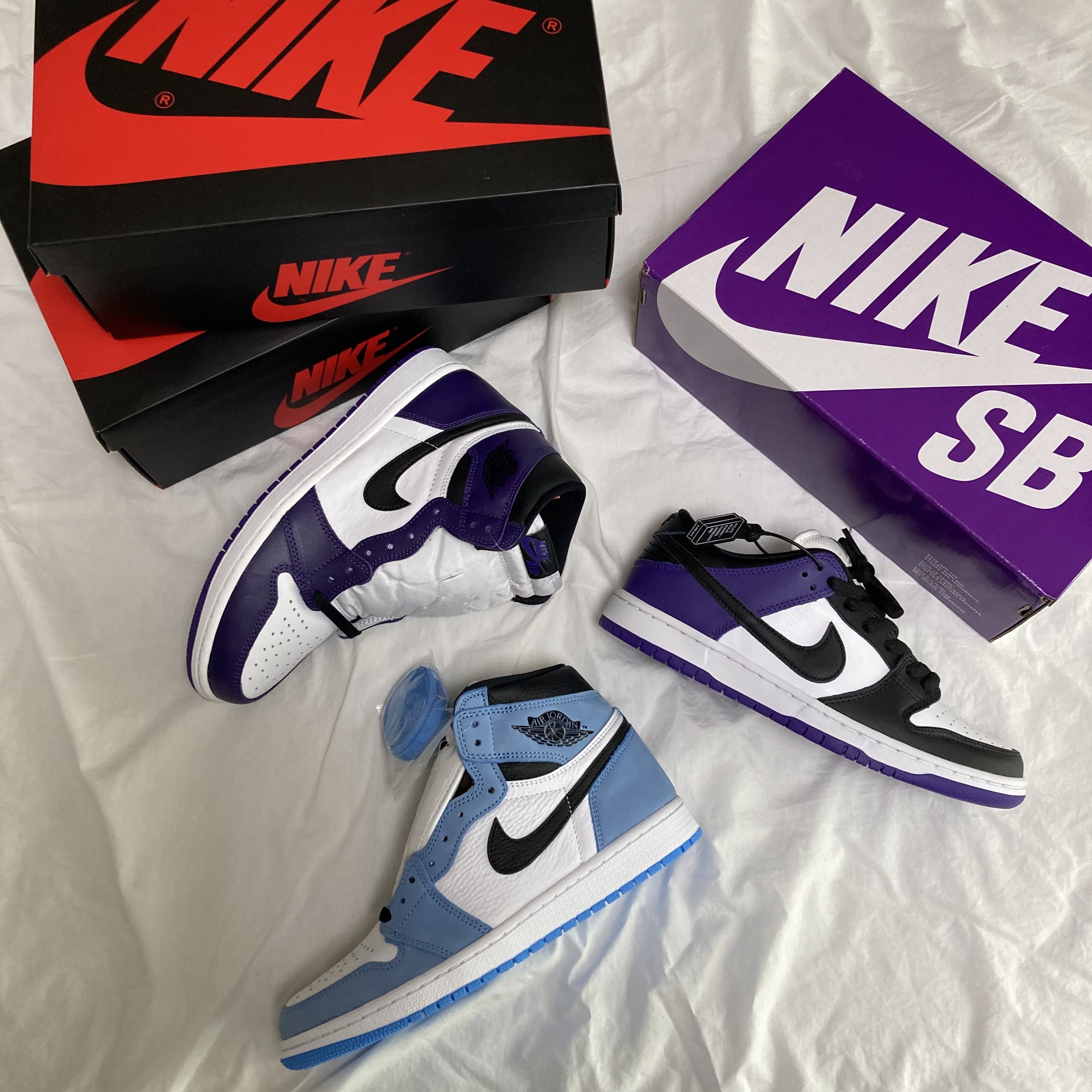 Nike SB Dunk Low Pro Court Purple, Jordan 1 Retro High OG University Blue 착용 스타일