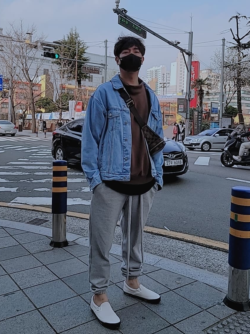 Essentials Pull-Over Mockneck Sweatshirt Taupe - 20FW, Vans Vault x WTAPS Vault Classic Slip-On LX White Black 착용 스타일 - 2
