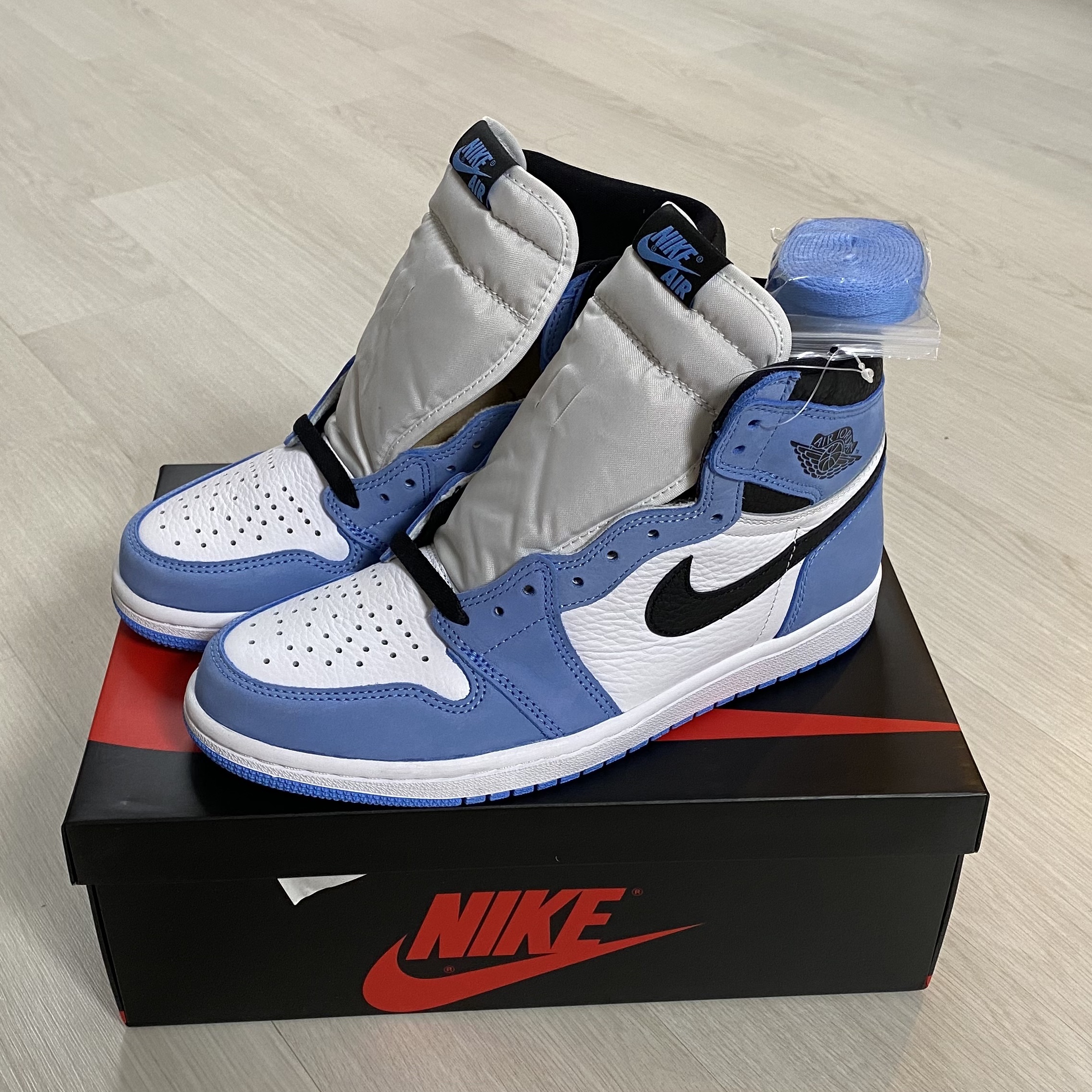 Jordan 1 Retro High OG University Blue 착용 스타일
