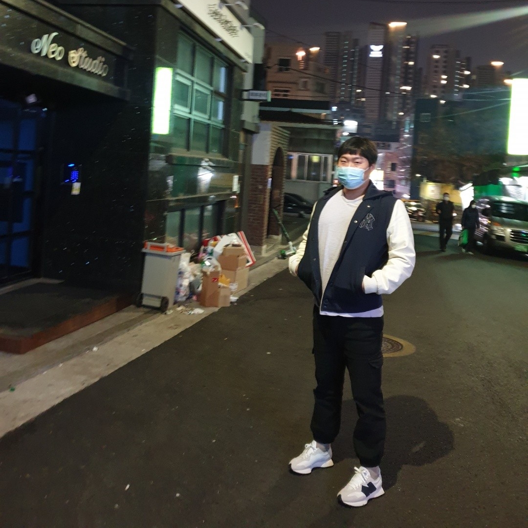 New Balance 327 White Black 착용 스타일