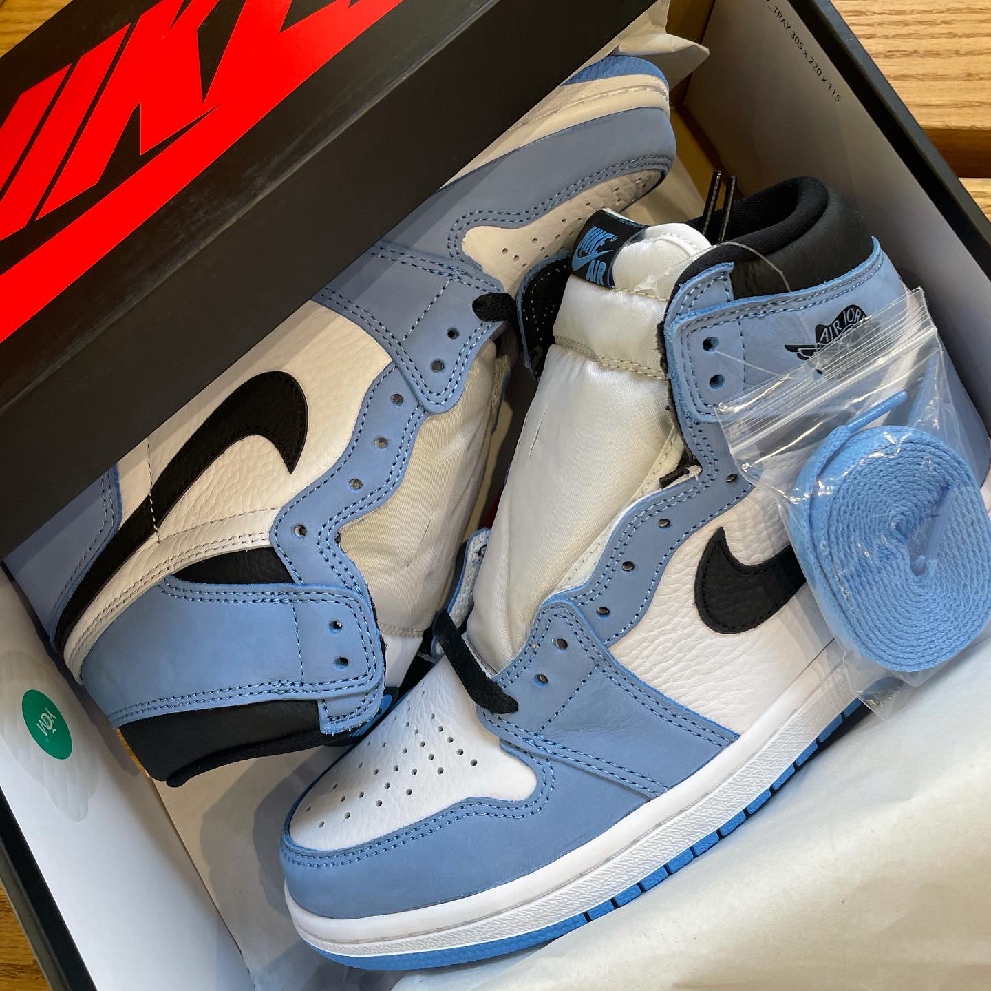 Jordan 1 Retro High OG University Blue, (W) Nike Dunk Low Black 착용 스타일 - 1