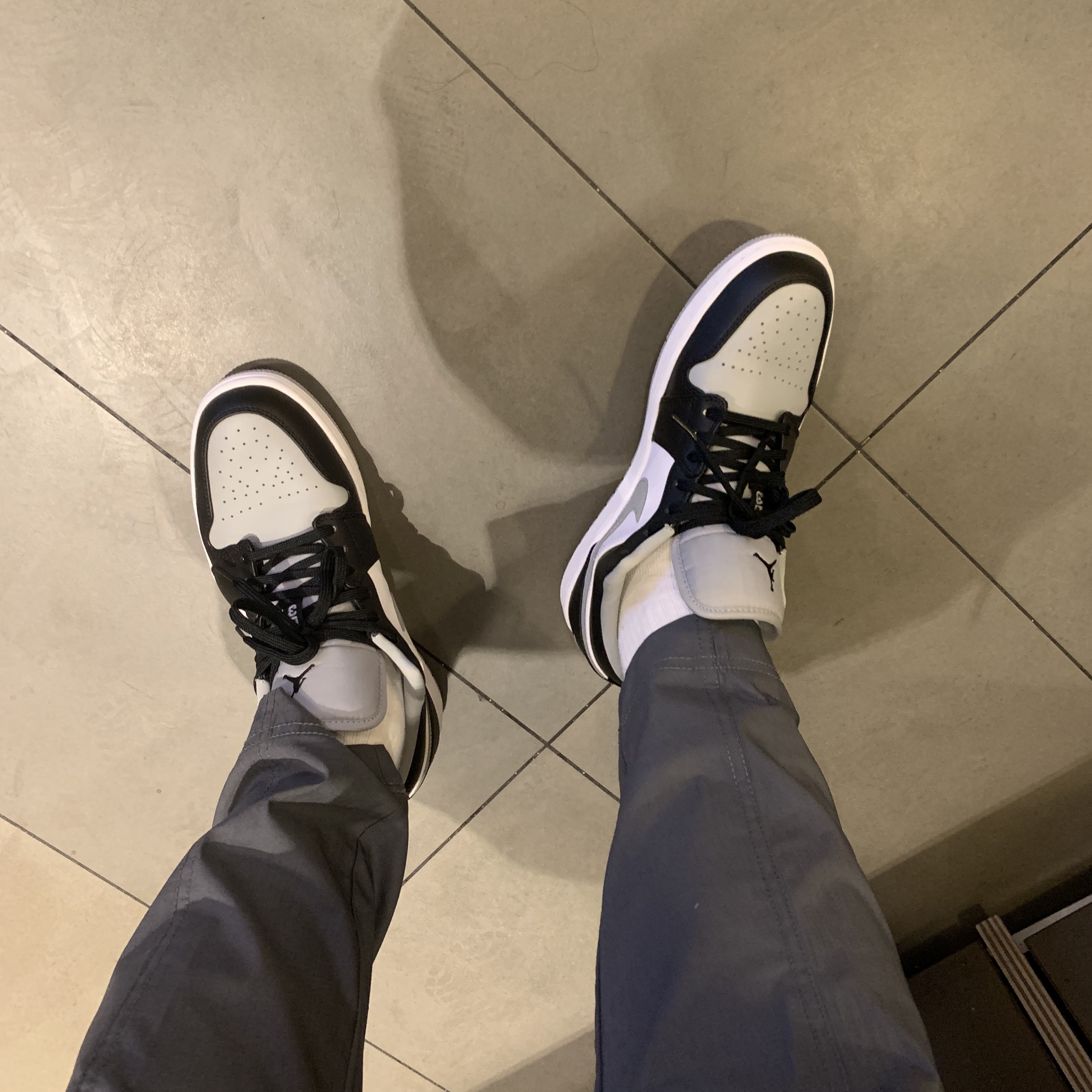 Jordan 1 Low Black Light Smoke Grey 착용 스타일