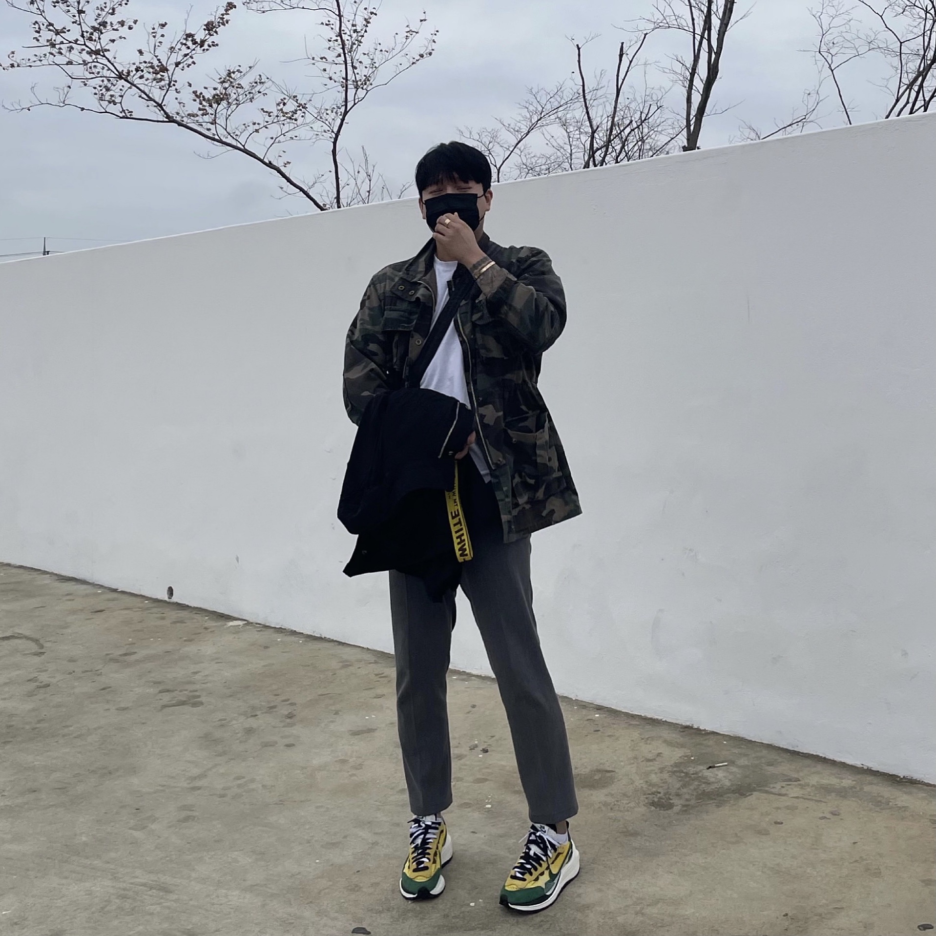 Nike x Sacai VaporWaffle Tour Yellow & Gorge Green Sail 착용 스타일