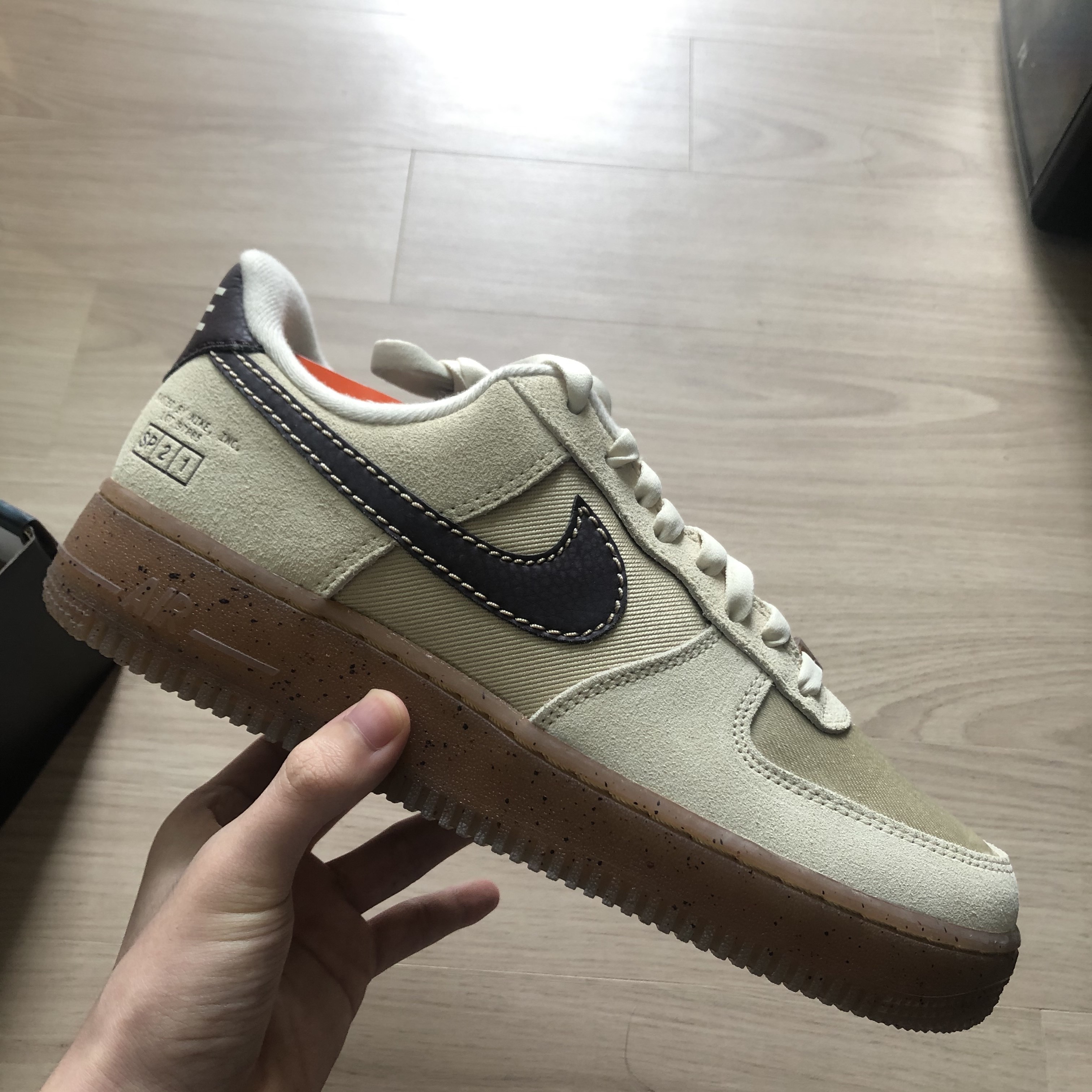 Nike Air Force 1 '07 LV8 Coffee 착용 스타일
