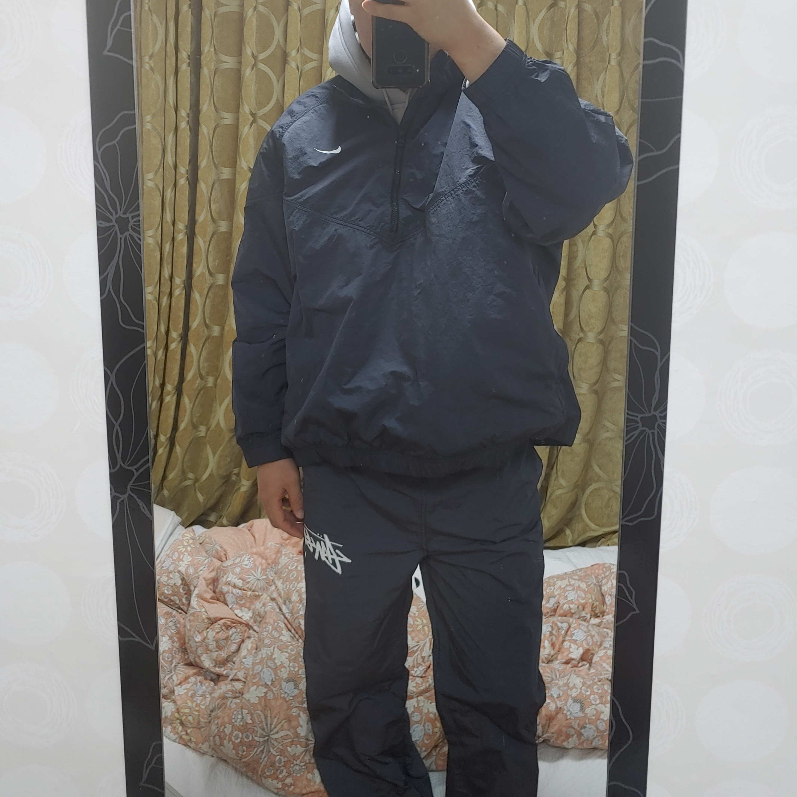 Nike x Stussy Windrunner Jacket Off Noir, Nike x Stussy Beach Pants Off Noir 착용 스타일