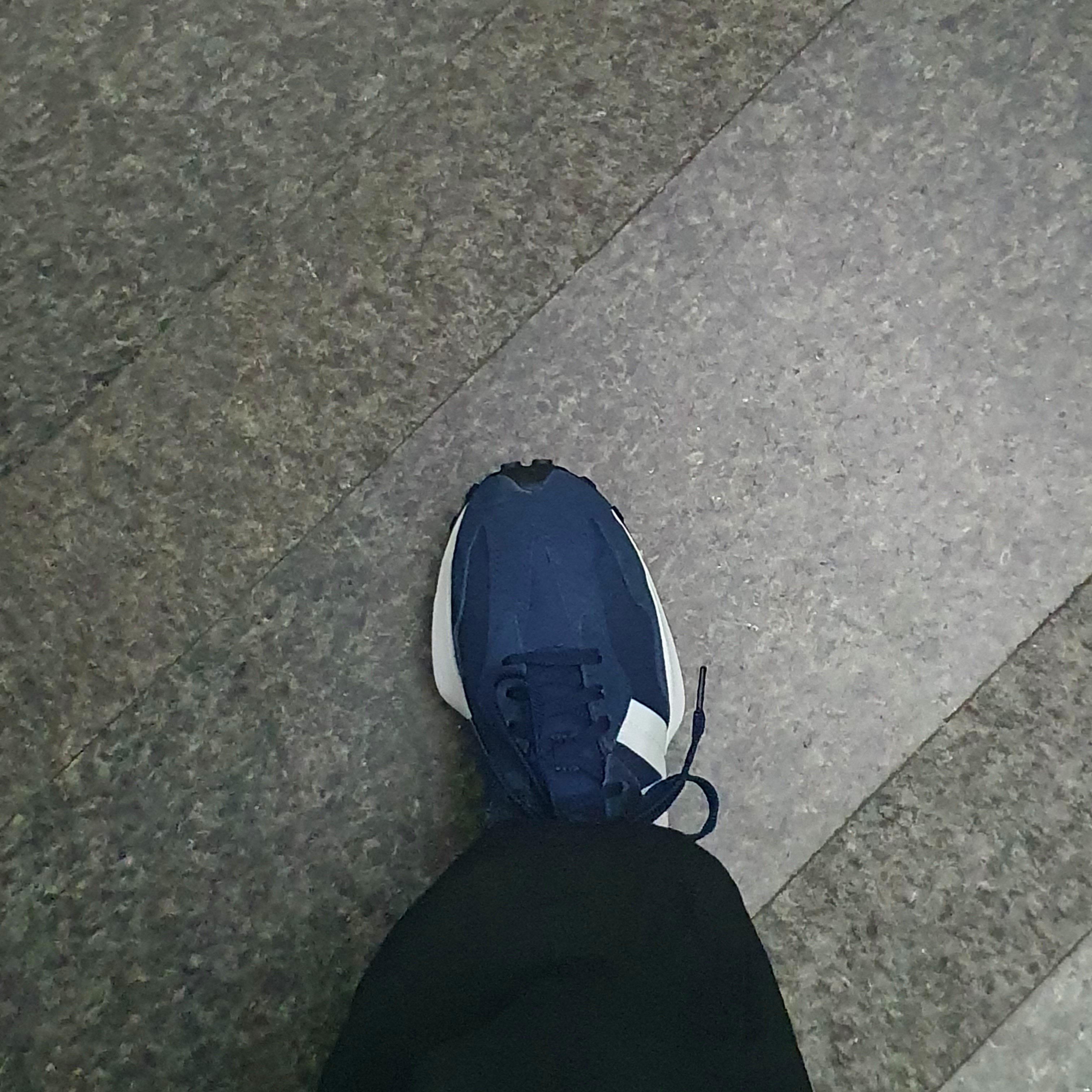 New Balance 327 Navy 착용 스타일