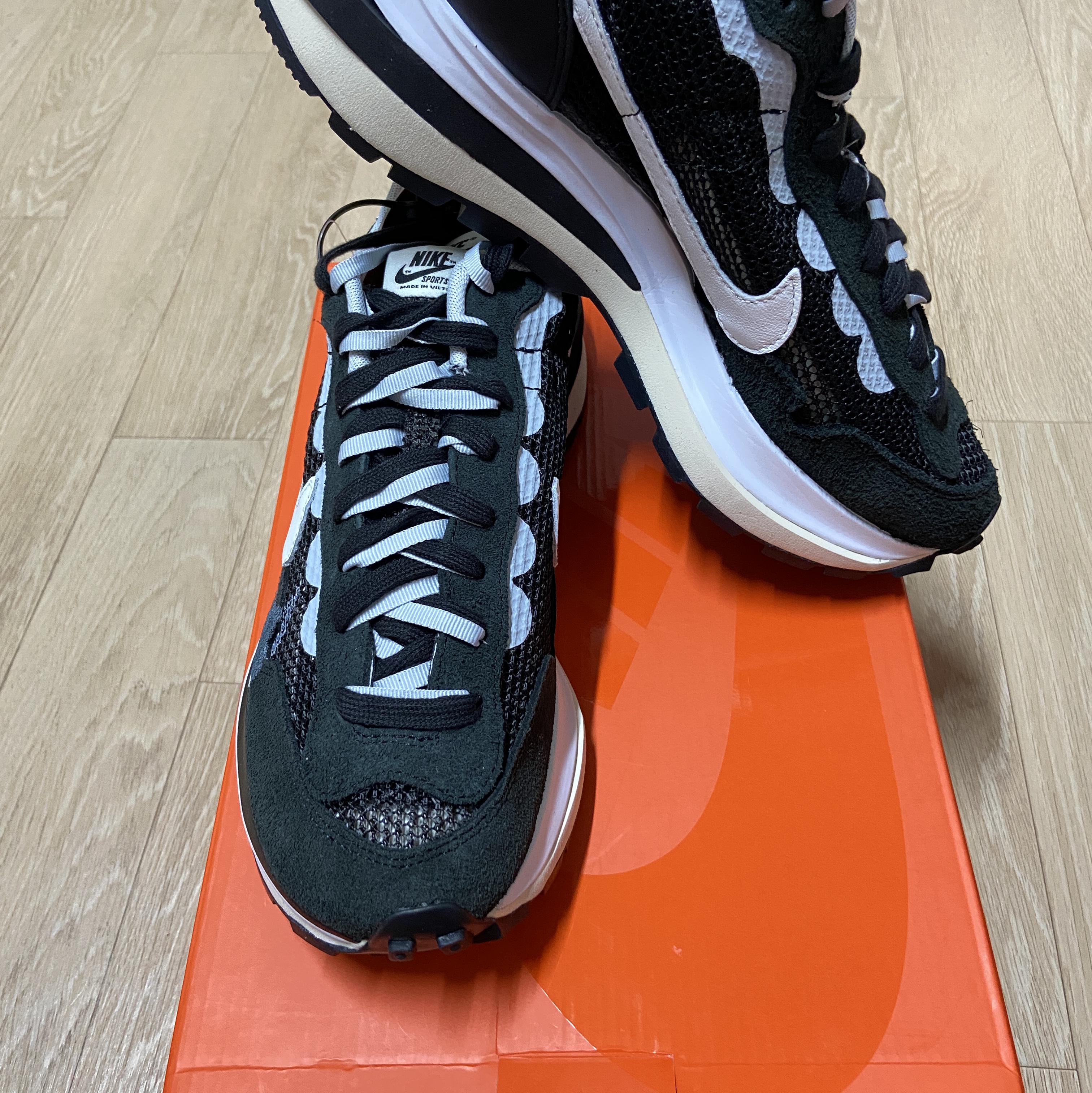 Nike x Sacai VaporWaffle Black White 착용 스타일 - 3