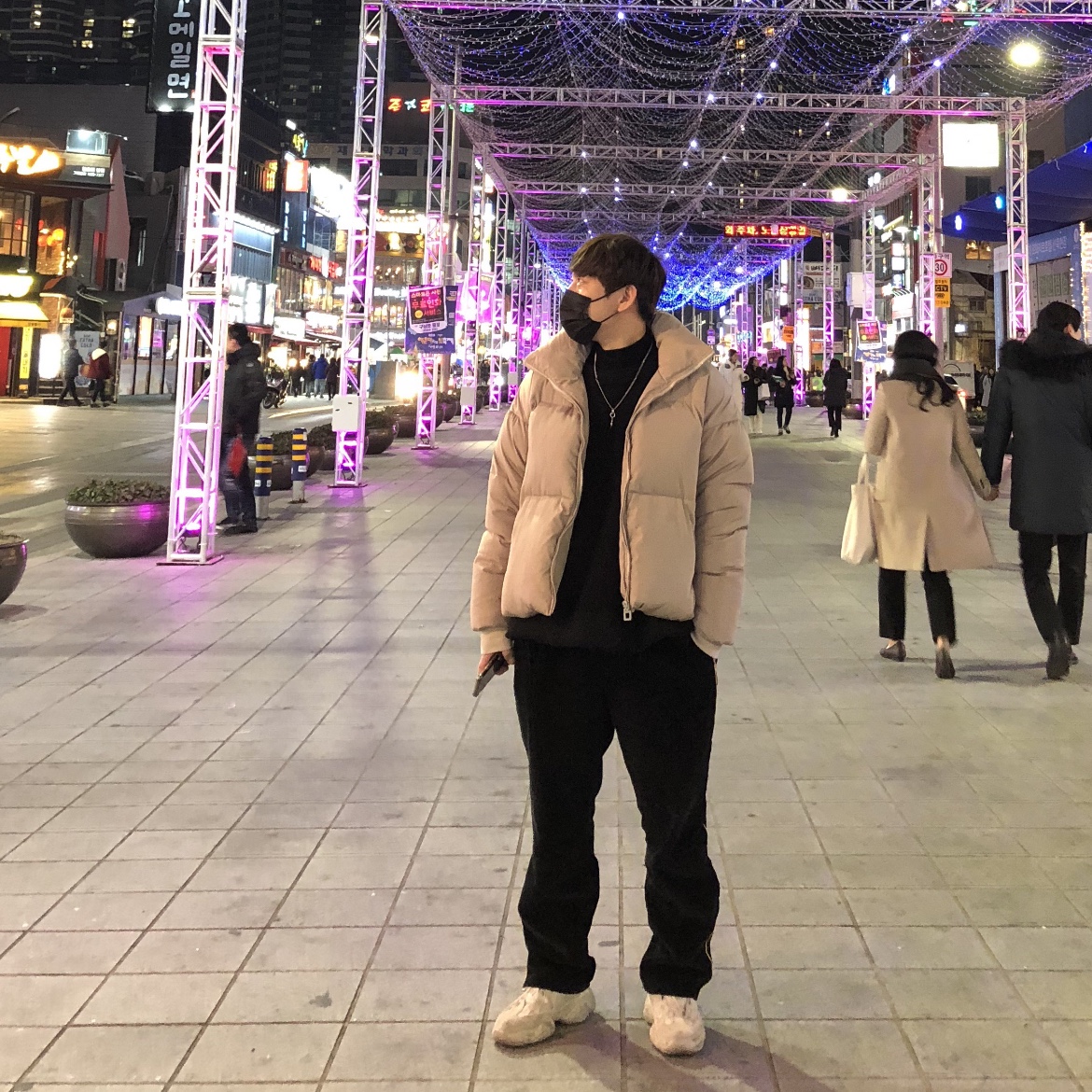 Adidas Yeezy 500 Blush 2018 착용 스타일