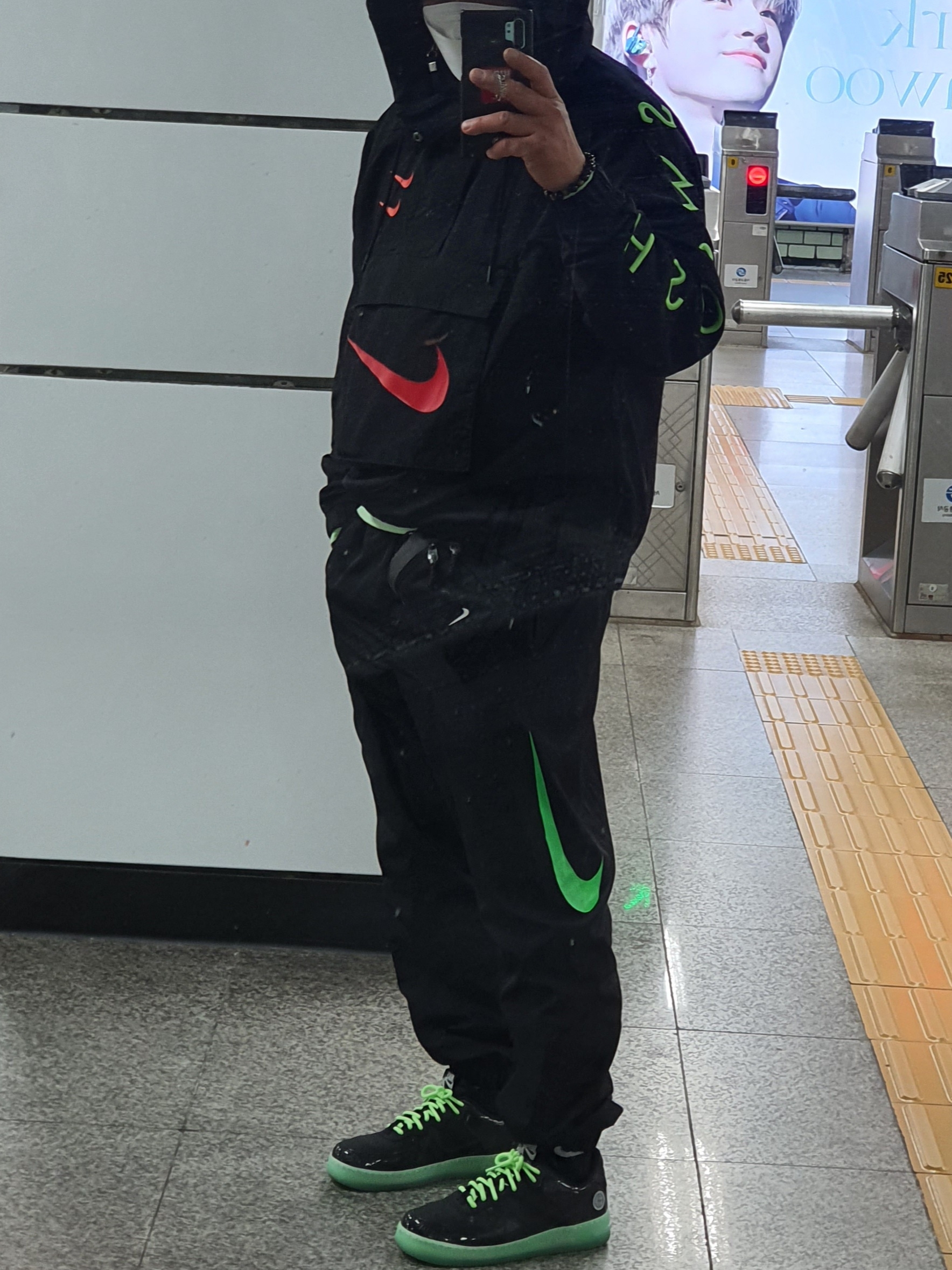Nike Air Force 1 React LV8 Barely Green 착용 스타일 - 1