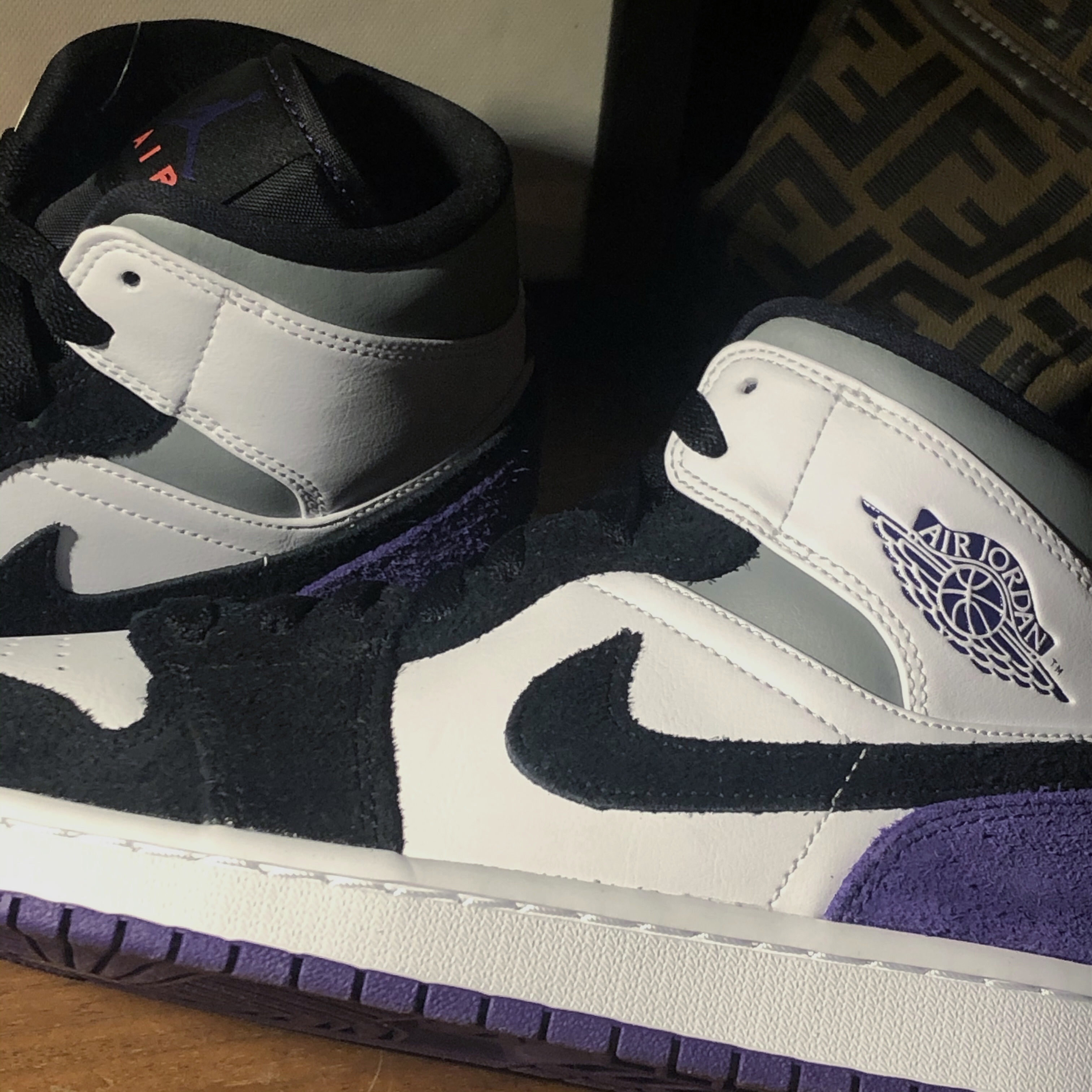 Jordan 1 Mid SE Court Purple 착용 스타일 - 1