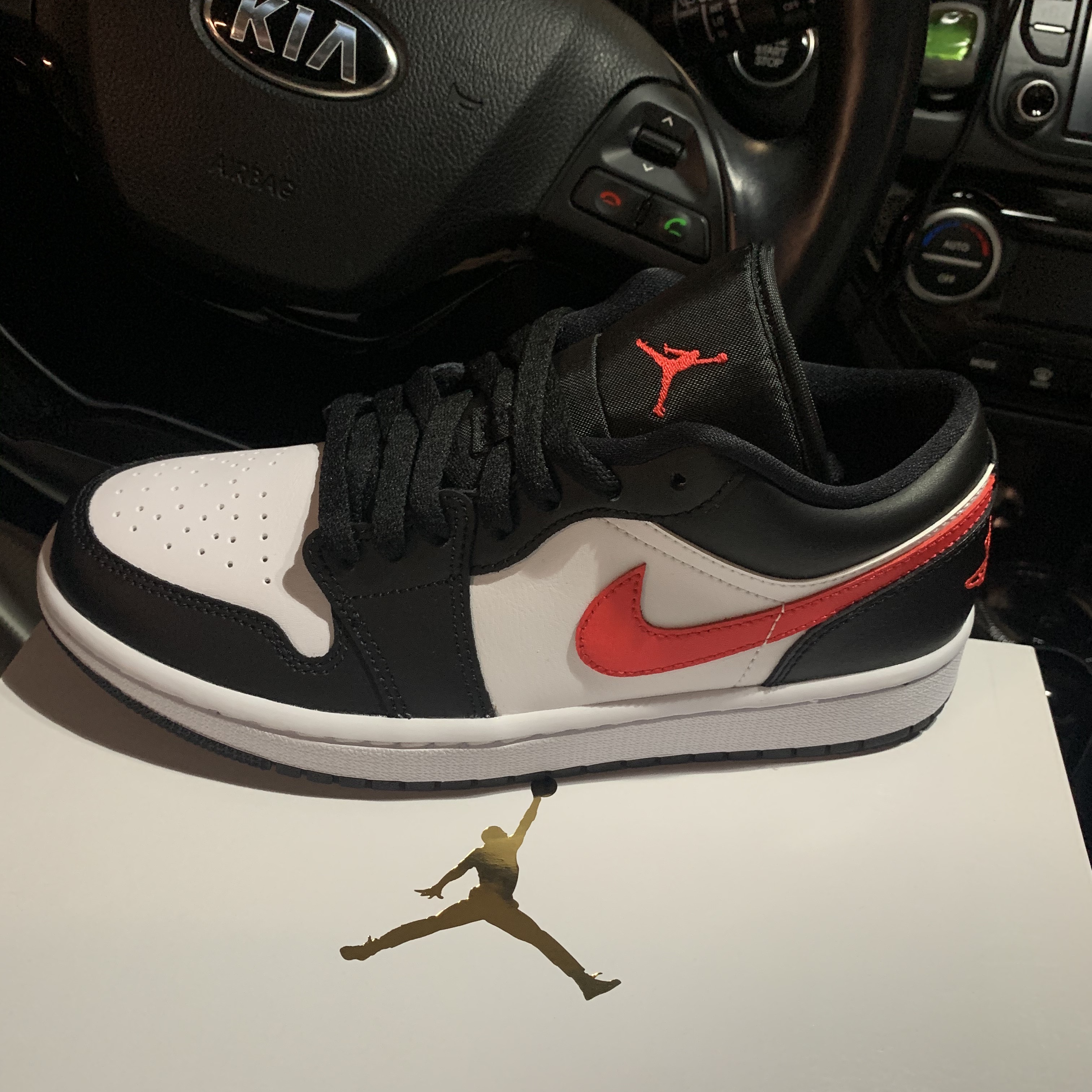 (W) Jordan 1 Low Black Siren Red 착용 스타일
