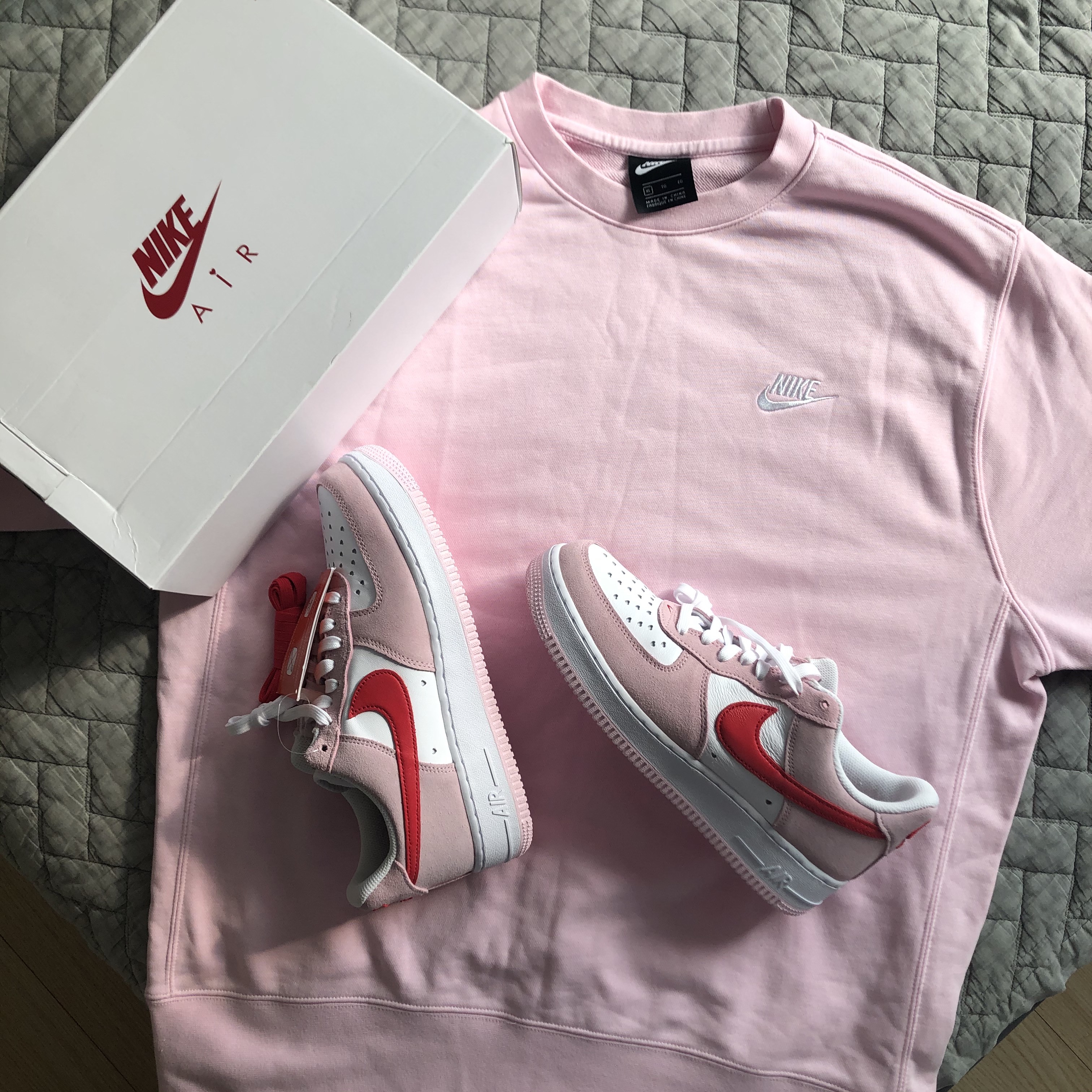 Nike Air Force 1 '07 QS Valentine's Day 착용 스타일